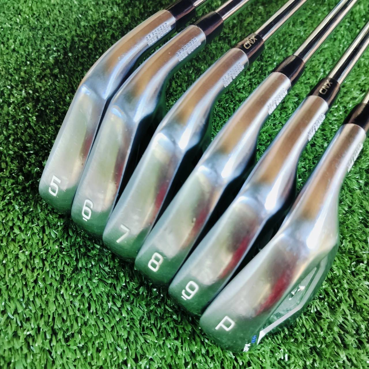 ชุดเหล็ก MIZUNO JPX900 GRAIN FLOW FORGED 1025 BORON ความรู้สึกนุ่มนวลที่แสนพิเศษไม่เหมือนใคร ไม้กอล์ฟพรีเมี่ยมมือสอง ของแท้ By NakaraLuxurious