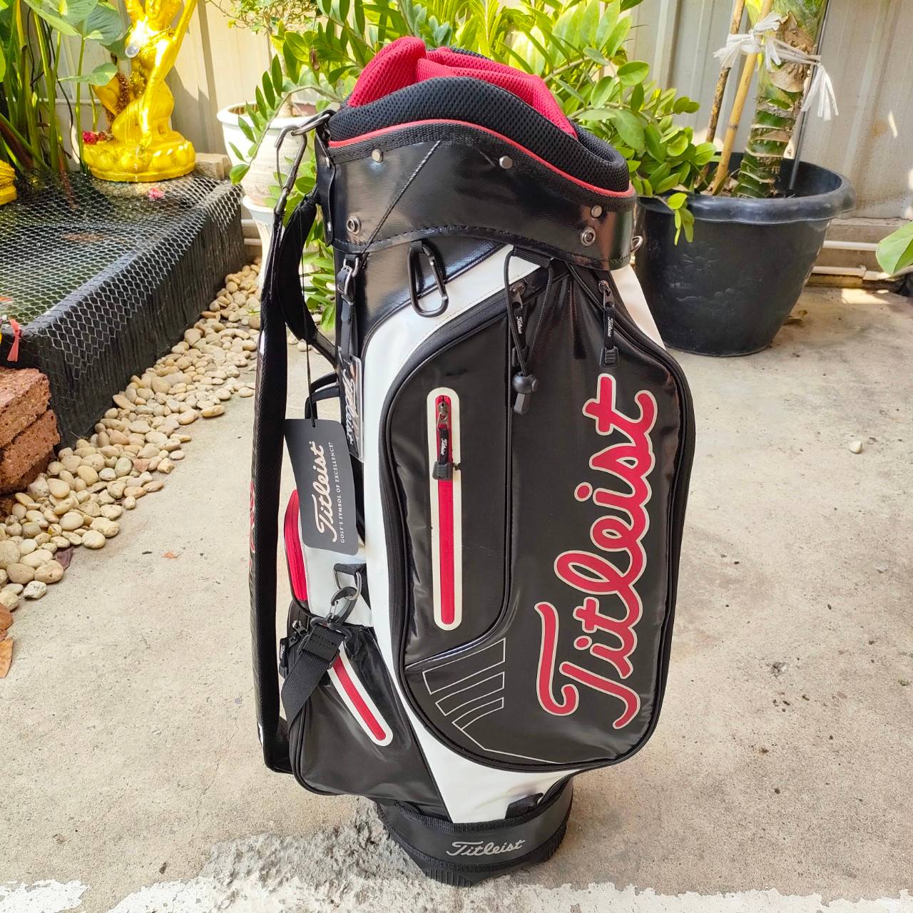 ถุงกอล์ฟ TITLEIST มือสอง สภาพสวยนางฟ้ามากกกกก ถุงสวยเท่ น่าใช้มากค่ะ พรีเมี่ยมมือสอง ของแท้ By NakaraLuxurious