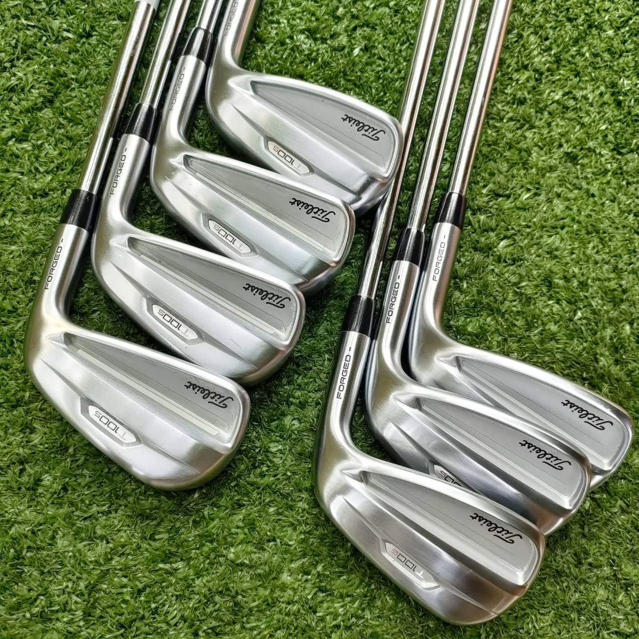 TITLEIST T100S FORGED (รุ่นปี 2022) เป็นรุ่นใหม่ สวยจัดๆ และเป็นชุดใหญ่สุด มีตั้งแต่เหล็ก 5 - PW (องศา44) และยังมี WEDGE องศา 48 ให้ด้วยอีกหนึ่งชิ้น ห้านสุดยอดพรีเมี่ยม PROJECT X 5.5 ก้านรุ่นใหม่ LZ LOARDING ZONE
