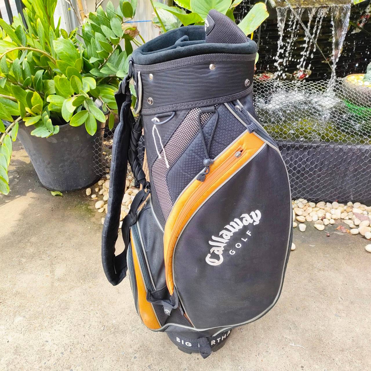 ถุงกอล์ฟ CALLAWAY มือสอง ถุงกอล์ฟ มีตำหนิ ตัวดึงชิฟ หลุด มีรูปให้ชมค่ะ ถุงกอล์ฟมีสีซีด!!! สภาพปานกลาง โดยรวมถุงแข็งแรงใช้ได้ดี ไม้กอล์ฟพรีเมี่ยมมือสอง ของแท้ By NakaraLuxurious