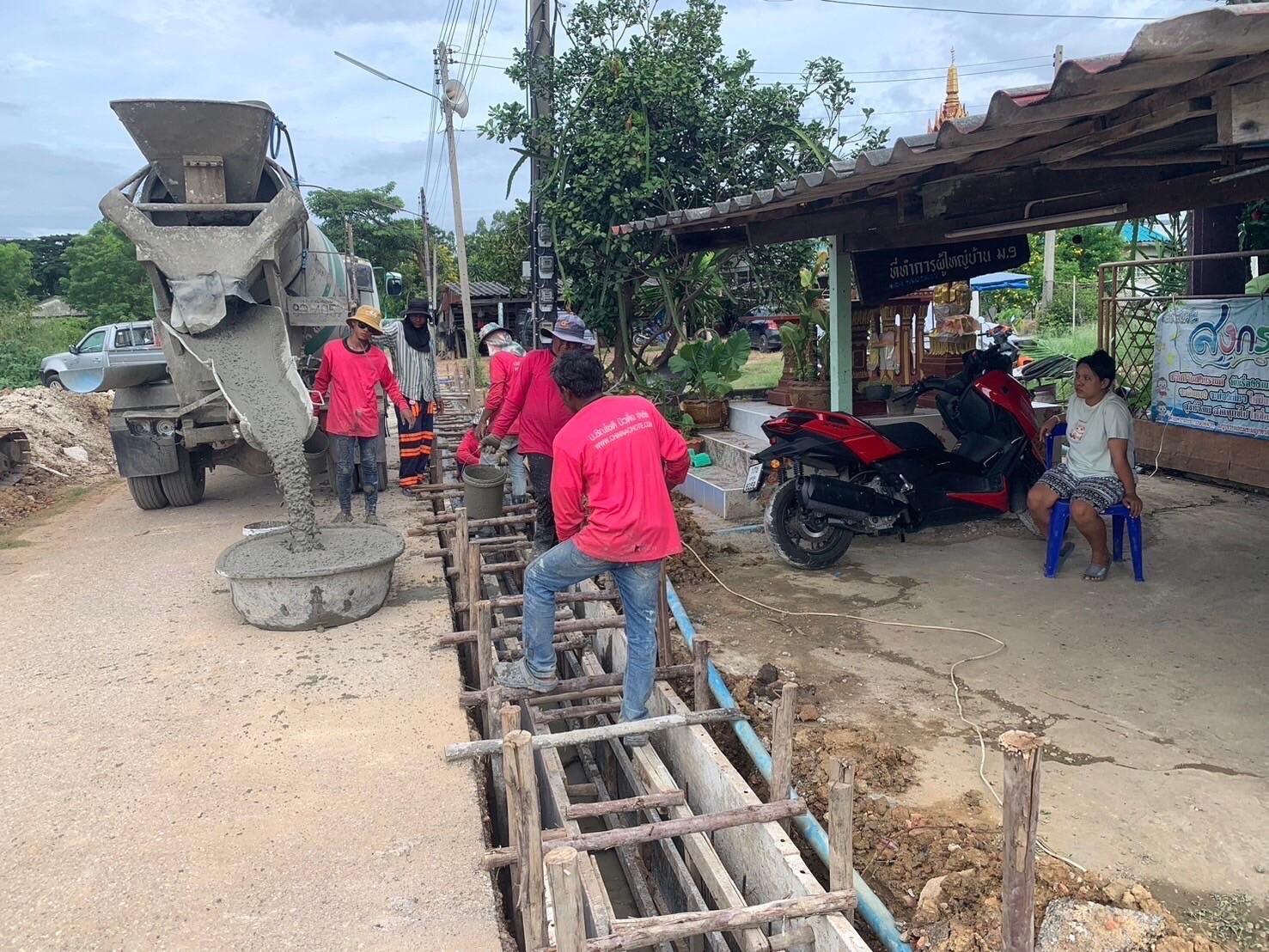 งานก่อสร้างรางระบายน้ำ(รางยู) เทศบาลตำบลเบิกไพร