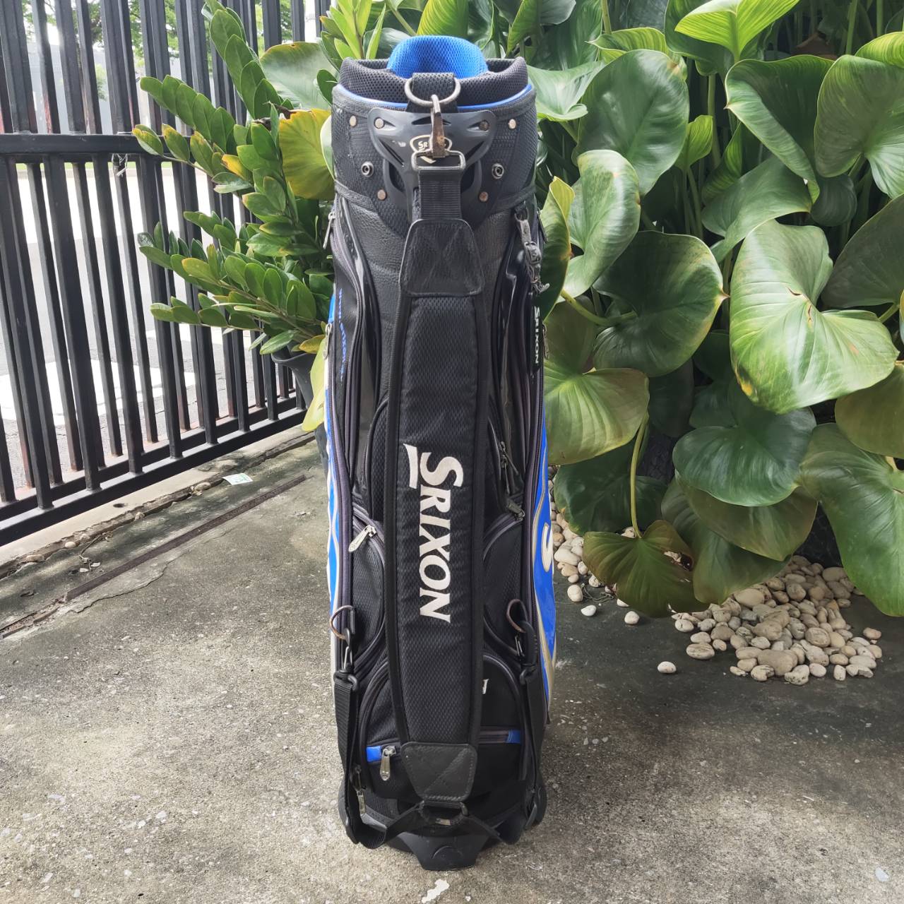 ถุงกอล์ฟ SRIXON ถุง TOUR ใบใหญ่ มือสอง ใส่ของได้ครบครันเลยค่ะ