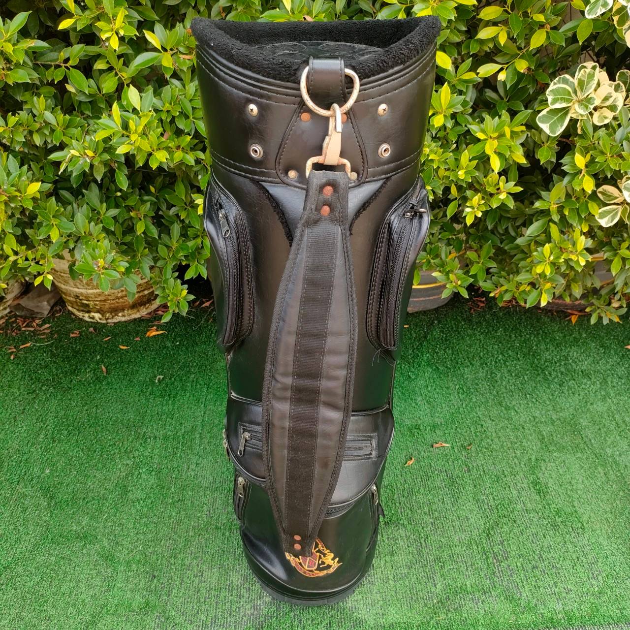 ถุงกอล์ฟ BANGKOK GOLF CLUB มือสอง มีช่องใส่ไม้กอล์ฟ 12 ช่อง แบบแยกกัน และมีขอบกำมะหยี่อย่างดี!! มือสอง ของแท้ BY NakaraLuxurious