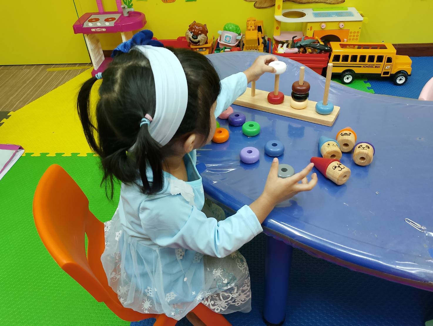 ตัวตลกใส่หมวกสวมหลัก12สี15ชิ้น โดนัทใส่หลัก ของเล่นเสริมพัฒนาการเด็ก ฝึกกล้ามเนื้อมัดเล็ก สมาธิ พร้อมส่ง