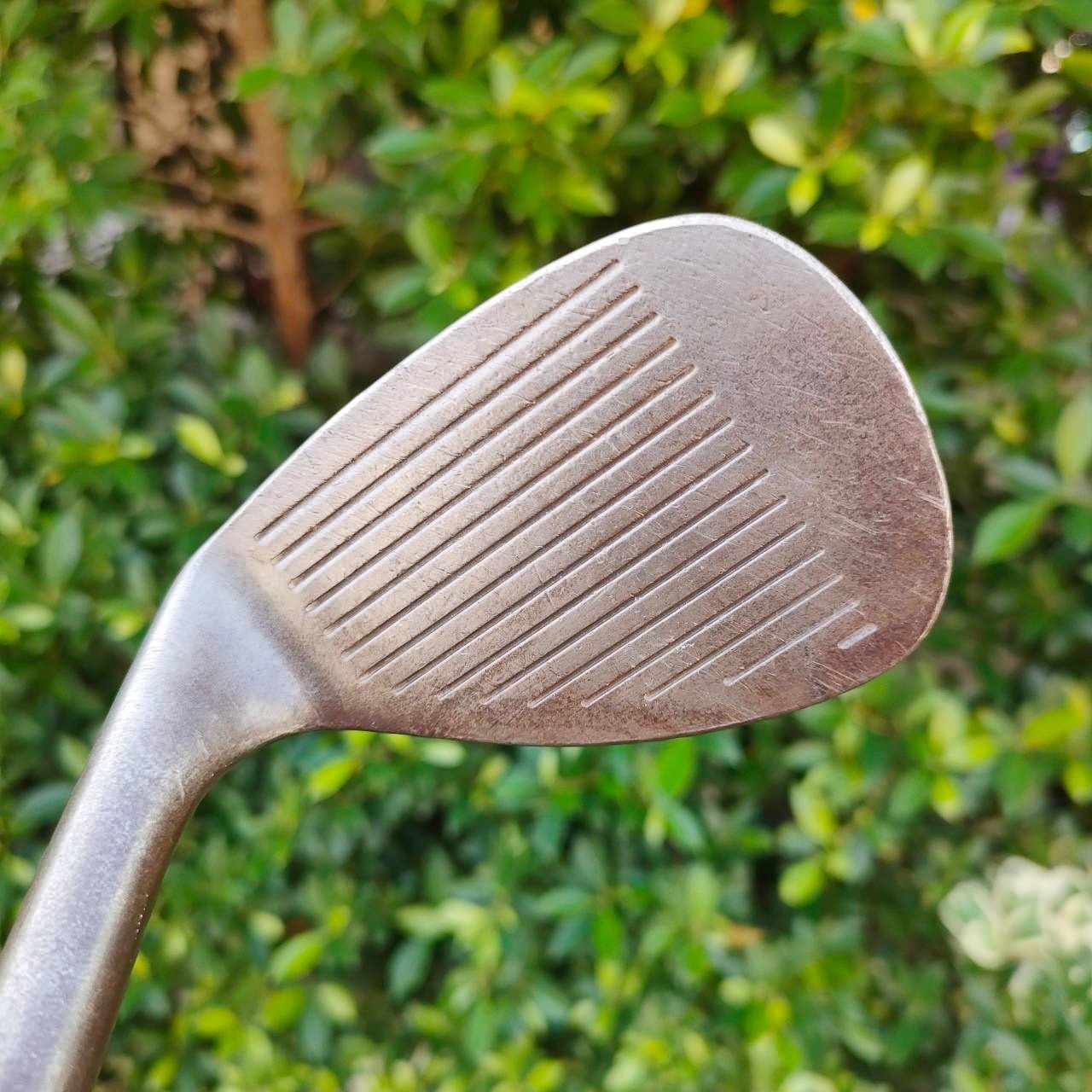 WEDGE TRUSTY RUSTY PWR TRI-BOUNCE องศา 55 ก้าน COBRA สุดยอด WEDGE ที่มี SOLE ออกแบบได้สอดรับได้ดี!! ไม้กอล์ฟมือสอง ของแท้ BY NakaraLuxurious