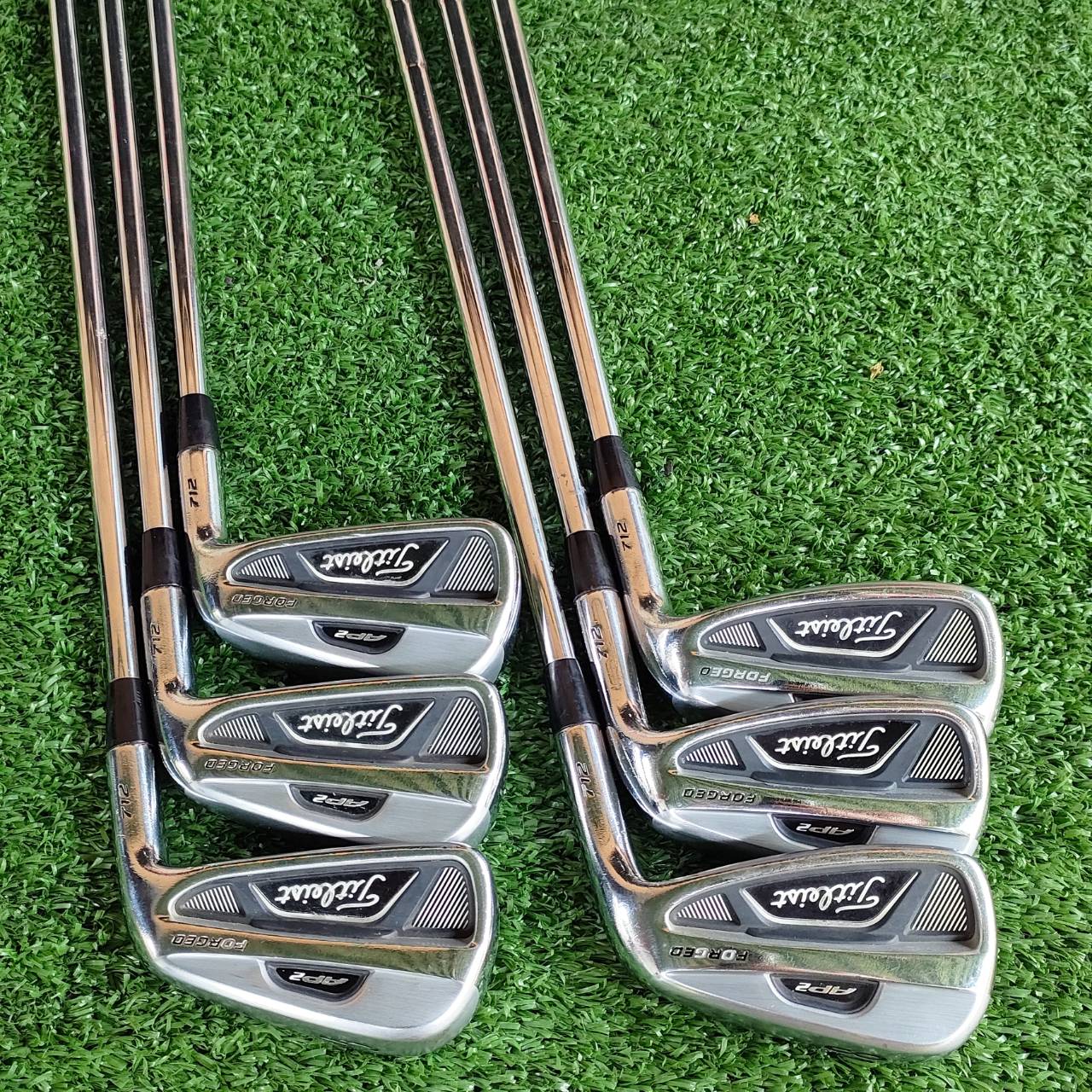 ชุดเหล็ก Titleist AP2 712 ชุดเหล็กประสิทธิภาพสมบูรณ์แบบ เหล็ก FORGED พรีเมี่ยม DUAL CAVITY ตีทั้งนุ่ม ง่าย และได้ระยะที่แม่นยำ ครบเครื่อง ตกหยุดบนกรีน เสียงกระทบลูกเพราะมาก ไม้กอล์ฟพรีเมี่ยมมือสอง ของแท้ By NakaraLuxurious
