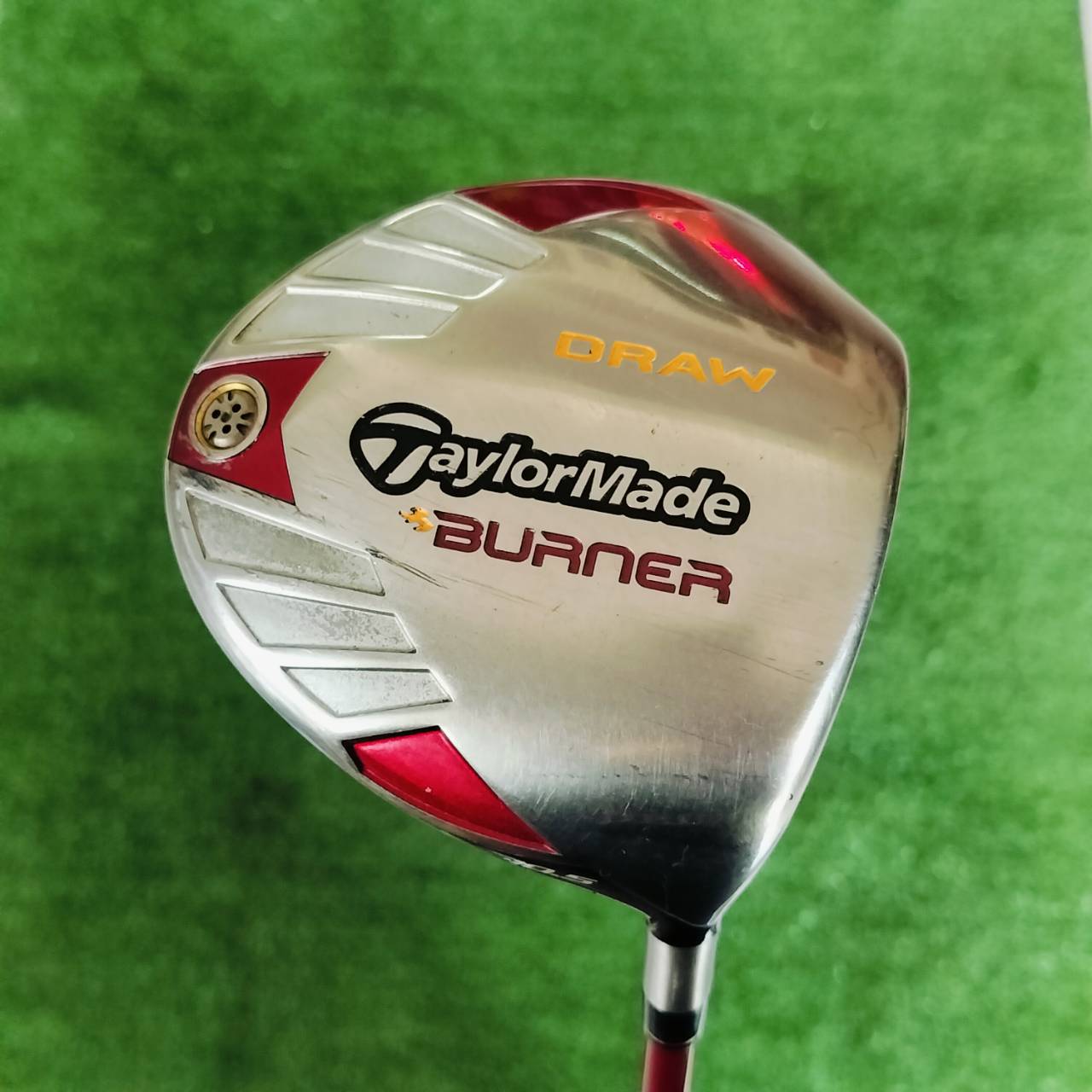 Driver Taylormade BURNER DRAW แก้ปัญหาท่านที่ชอบตี FADE ให้ตีตรงขึ้น กระดองเคฟล่า จุด CG ต่ำ หัวใหญ่ หน้าสวีตสปอตกว้างเน้นตีง่ายๆ ไม้กอล์ฟพรีเมี่ยมมือสอง ของแท้ By NakaraLuxurious