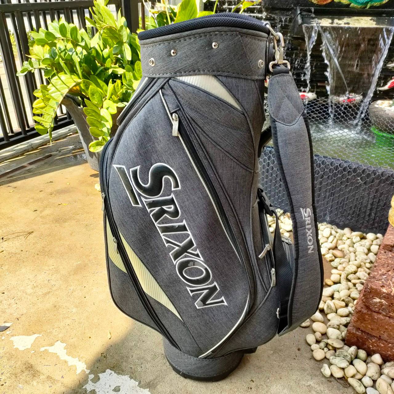 ถุงกอล์ฟ SRIXON ของศูนย์ มือสอง สภาพเหมือนใหม่ ไม่เคยใช้งานเลยครับ ถุงสวย เรียบหรู สไตล์ญี่ปุ่นๆ ไม้กอล์ฟพรีเมี่ยมมือสอง By NakaraLuxurious
