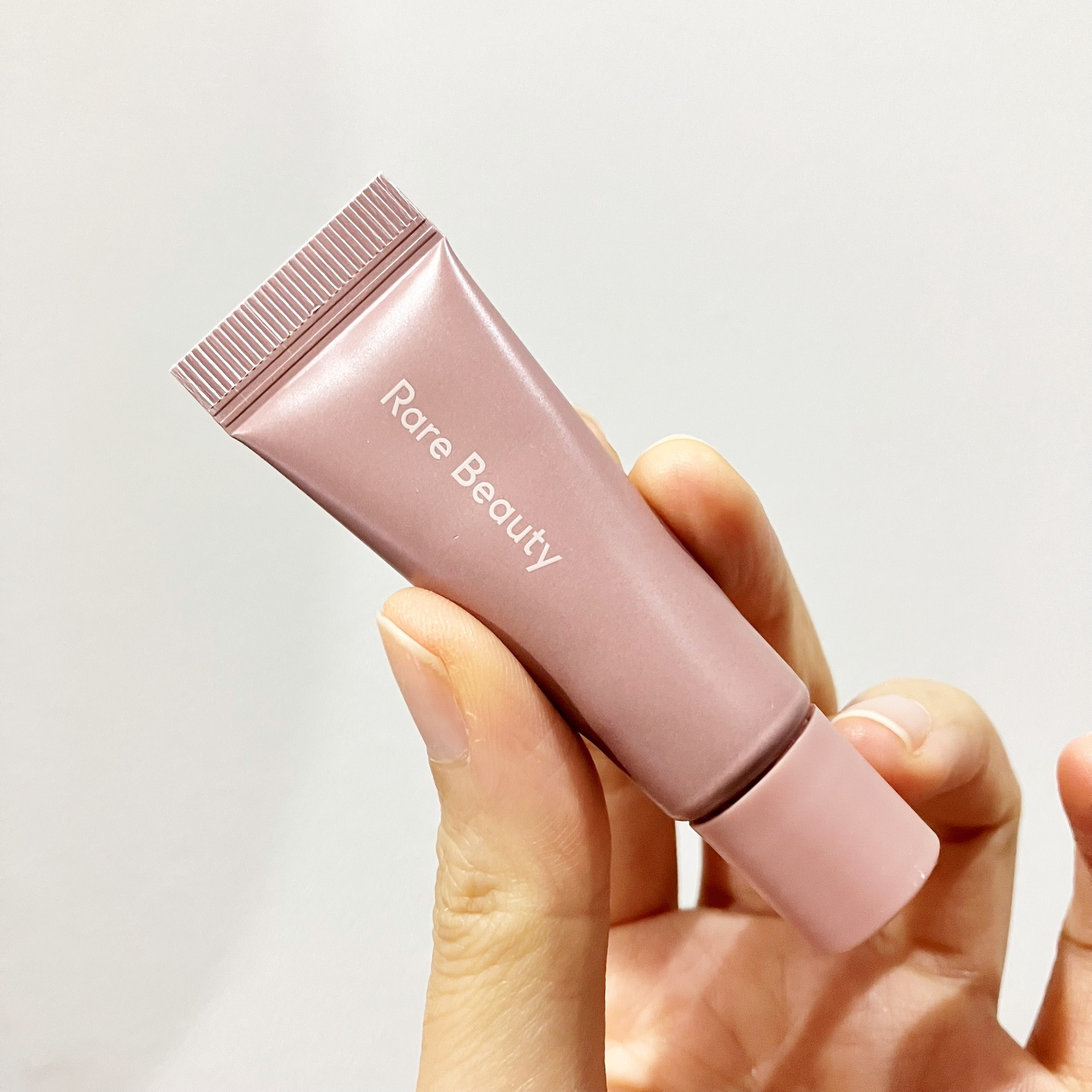 Rare Beauty Find Comfort Hydrating Hand Cream 5ml ครีมบำรุงผิวมือ ซึมซาบไว