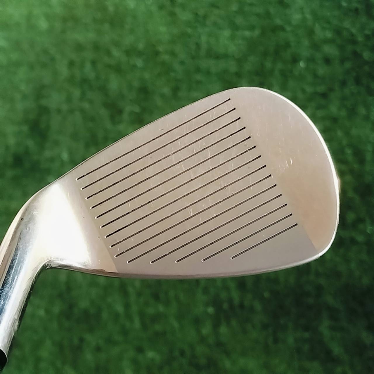 ชุดเหล็ก SRIXON GIE มีเหล็ก 5-9 เเละ PW ก้าน N.S.PRO 950 GH FLEX S เหล็กใบใหญ่ ตีง่ายมาก และช่วย เรื่องระยะอย่างมาก ก้านเหล็กเบา เพียงแค่ 95 กรัม สามารถเร่งสปีด เพิ่มระยะได้มากขึ้น ไม้กอล์ฟพรีเมี่ยมมือสอง ของแท้ By NakaraLuxurious