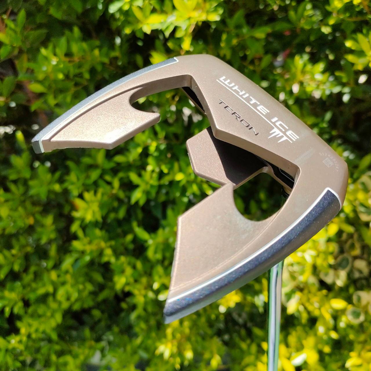 PUTTER ODYSSEY WHITE ICE TERON ความยาว 34 นิ้ว ** กริฟมีตำหนิ กริฟลอก** ส่วนหัว + ก้านสภาพสวยมากเดิม พัตต์บล๊านซ์มาก เล็งง่ายมาก ไม้กอล์ฟมือสอง ของแท้ BY NakaraLuxurious