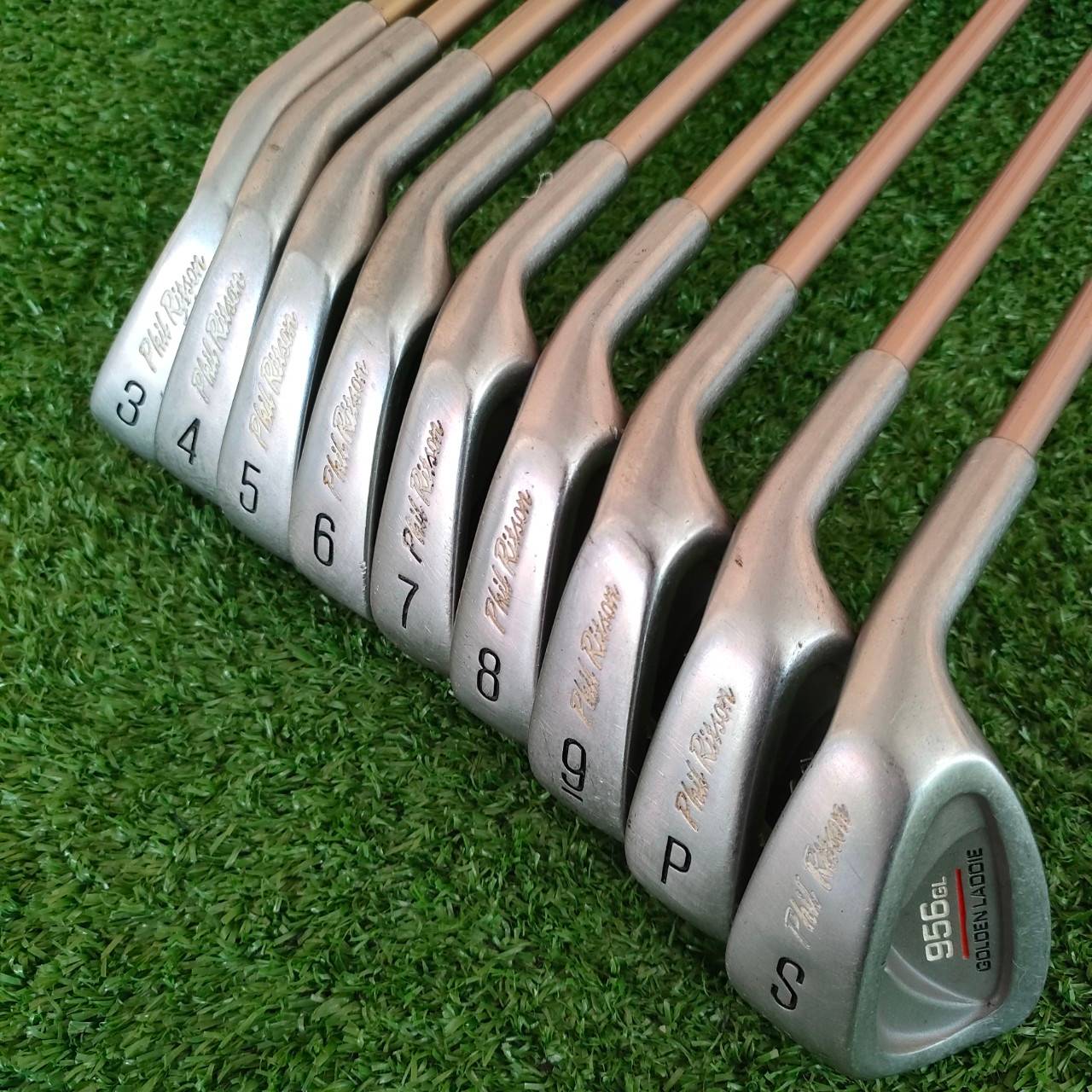 ** ไม้กอล์ฟสำหรับผู้หญิง ** ชุดเหล็ก 956 GL GOLDEN LADDIE มีเหล็ก 3-9 เเละ PW SW ก้าน FRAFLLO FLEX L เหล็กตีง่าย ใบกระจายน้ำหนัก และมีน้ำหนักสวิงเวทกำลังดี แต่น้ำหนักรวมเบา วัสดุดีมากครับ