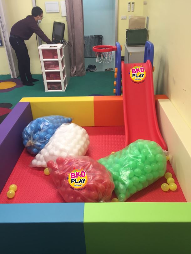 ส่งฟรี บ่อบอลสี่เหลี่ยม 4 ตร.ม. บ่อบอลหุ้มหนัง คอกกั้นเด็ก หนังpvc นุ่มนิ่ม ,รับทำบ้านบอลในห้าง Kid ZoneK