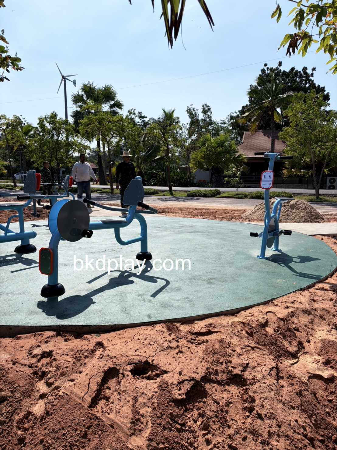 เครื่องออกกำลังกายกลางแจ้ง อุปกรณ์นั่งปั่นจักรยาน ลานกีฬาอเนกประสงค์ สนามกีฬา สั่งผลิตตามสีที่ต้องการได้