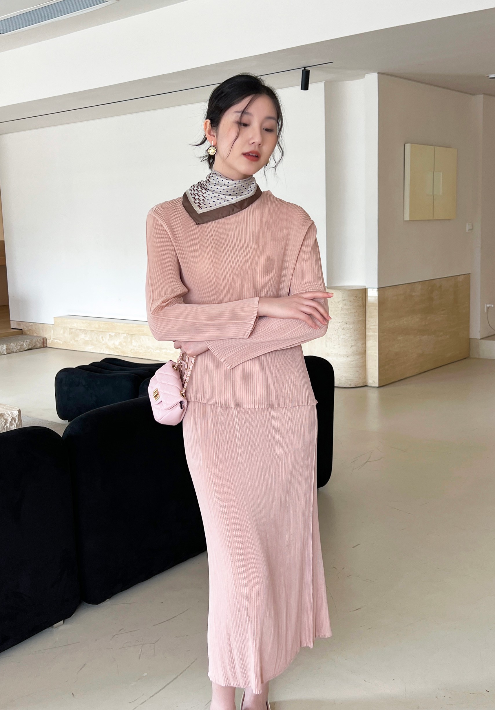 ปรับราคาลง20%!! 2MUAY รุ่น GJO11032/ GJO11044 เซ็ตพลีทผ้าแมตต์ HIGHNECK LONGSLEEVE TOP WITH PENCIL SKIRT PLEATED SET 10 สี FREE SIZE