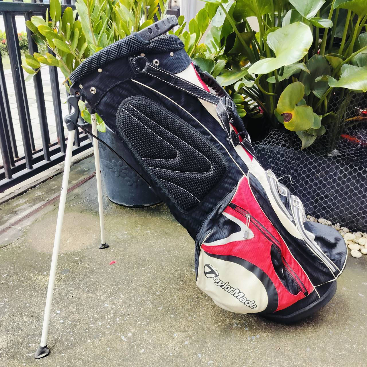 ถุงกอล์ฟ Taylormade ขาตั้ง มือสอง ของแท้ สภาพสวยเดิม