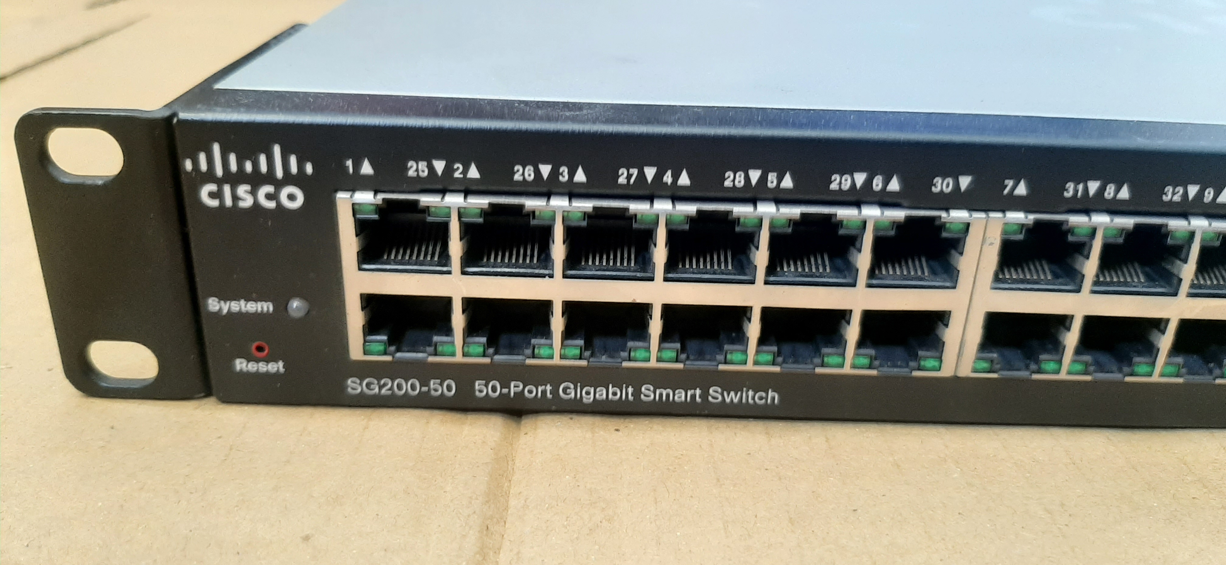 สวิตช์มือสอง ยี่ห้อ Cisco รุ่น SG200-50 50Port สภาพดี ประกันร้าน 1 เดือน