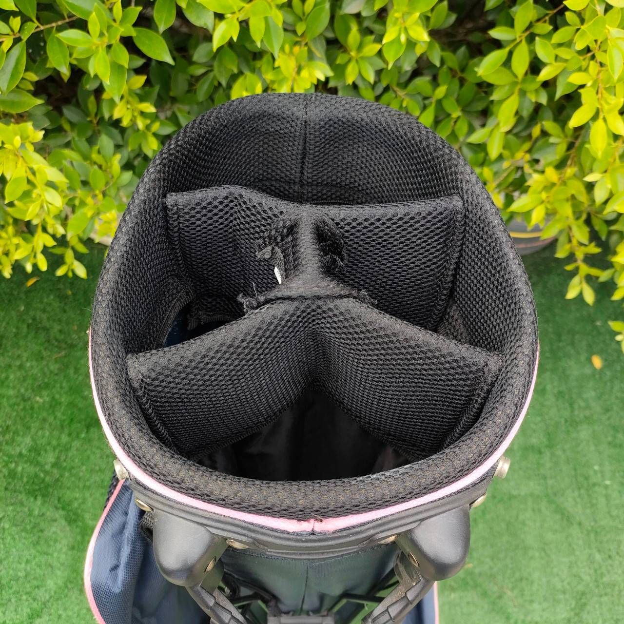 ถุงกอล์ฟ SA GEAR YOU WIN ขาตั้งมือสอง สายสะพายครบ คุณภาพระดับพรีเมี่ยม แข็งแรง กันน้ำครับ ใช้ดีมากครับ สภาพสวยงาม