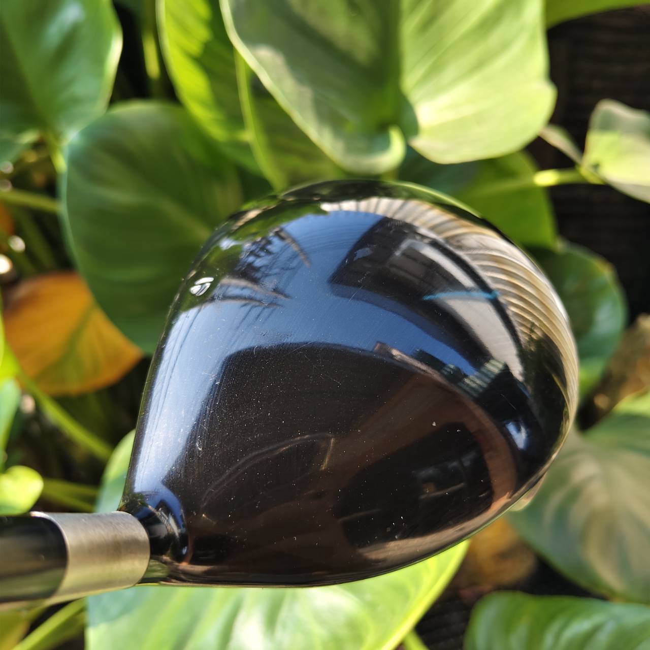 Driver TaylorMade r7 425 องศา 9.5 ออกแบบตามหลักอากาศพลศาสตร์เพื่อลดแรงต้านลม ช่วยให้เร่งสปีดหัวไม้