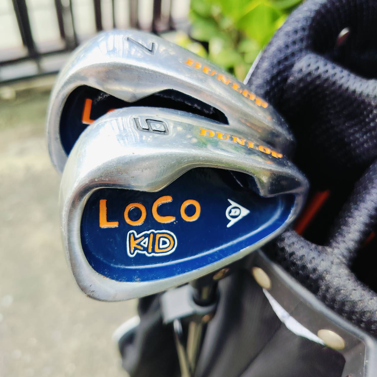 ไม้กอล์ฟครบชุดสำหรับเด็ก DUNLOP LOCO KID เหล็ก 7 ยาว 30 นิ้ว พร้อมถุงกอล์ฟขาตั้ง เล่นได้ครบทุกระยะของเด็ก สภาพสวยระดับนางฟ้า