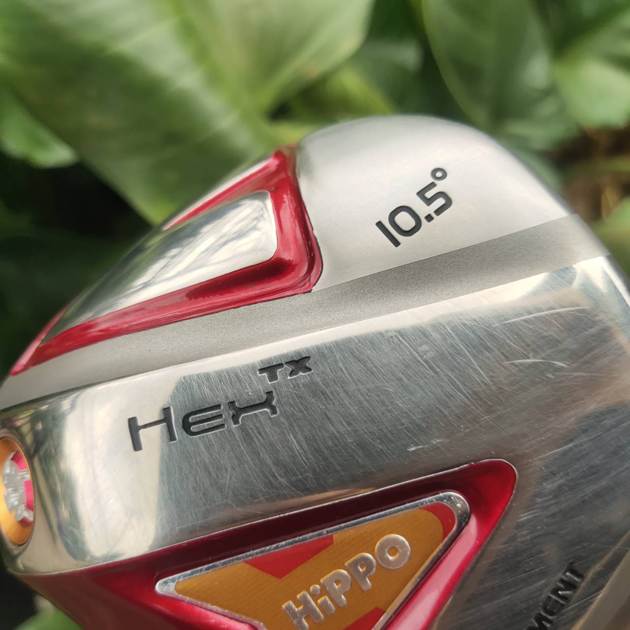Driver HIPPO HEX TX หัวสี่เหลี่ยม ออกแบบหัวไม้ที่มีรูปทรงเรขาคณิตเฉพาะ ช่วยให้มีค่า MOI (Moment of Inertia) สูงถึงกว่า 5000 ไม้กอล์ฟพรีเมี่ยมมือสอง
