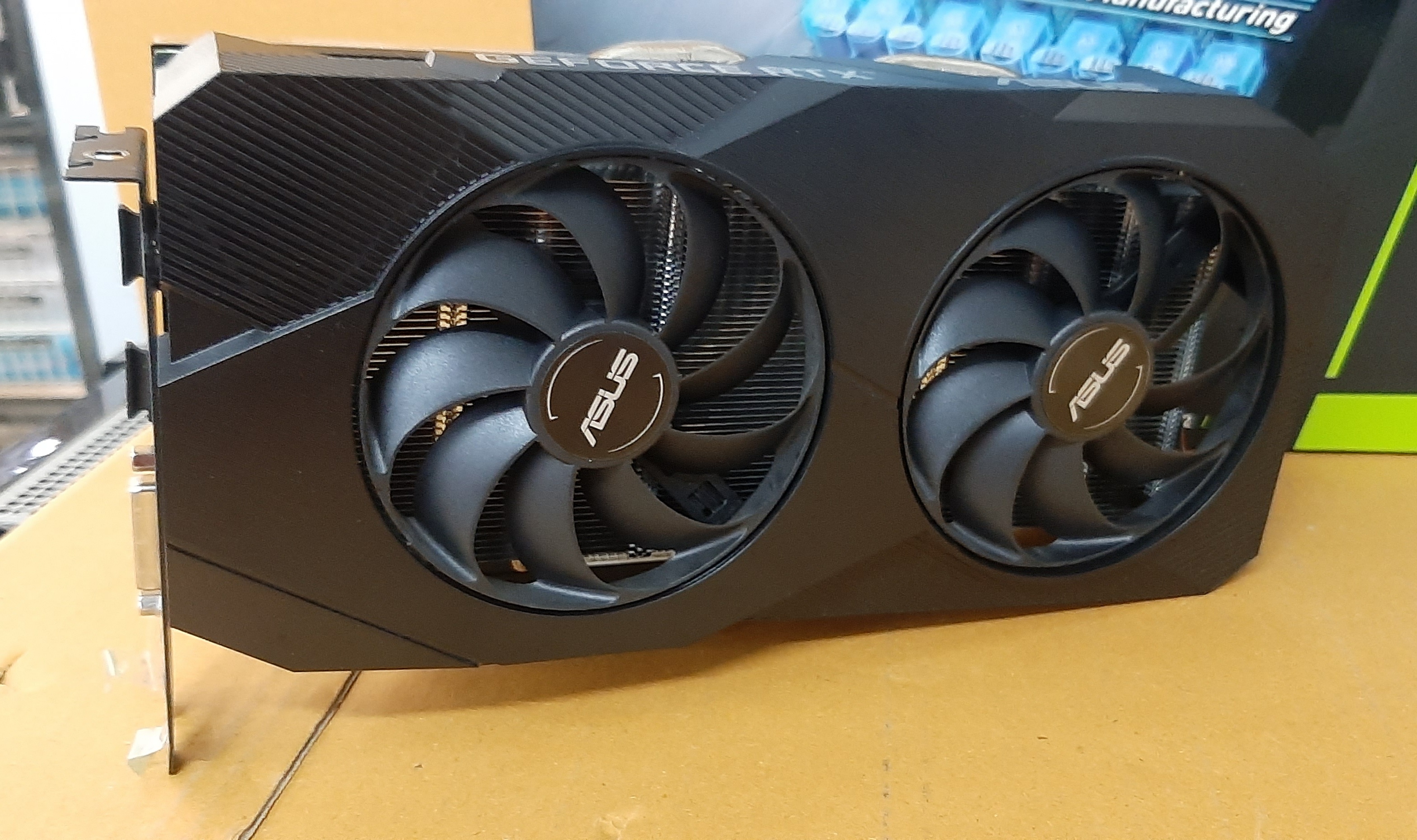 การ์ดจอมือสอง ประกันร้าน 1 เดือน Asus RTX2060 6GB DDR6 1 x DP 2 x HDMI 1 x DVI-D สภาพดี