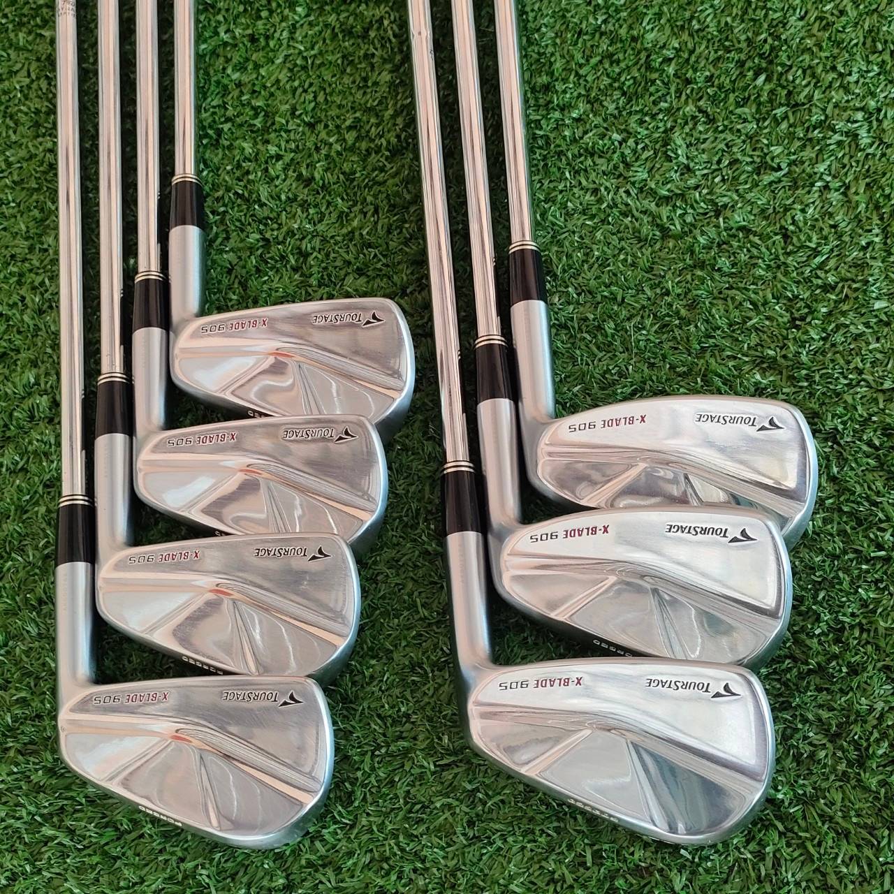 ชุดเหล็ก TOURSTAGE X-BLADE 905 มีเหล็ก 4 - 9 เเละ PW ก้าน DYNAMIC GOLD S200 เหล็ก FORGED พรีเมี่ยมญี่ปุ่นแท้ valuable . muscle!!! เหล็กทรงพลัง ปรับแต่งช๊อตได้ดังใจ เสียงปะทะแบบ มันสะใจที่สุด สภาพสวยเดิม!!! ไม้กอล์ฟมือสอง ของแท้ BY NakaraLuxurious