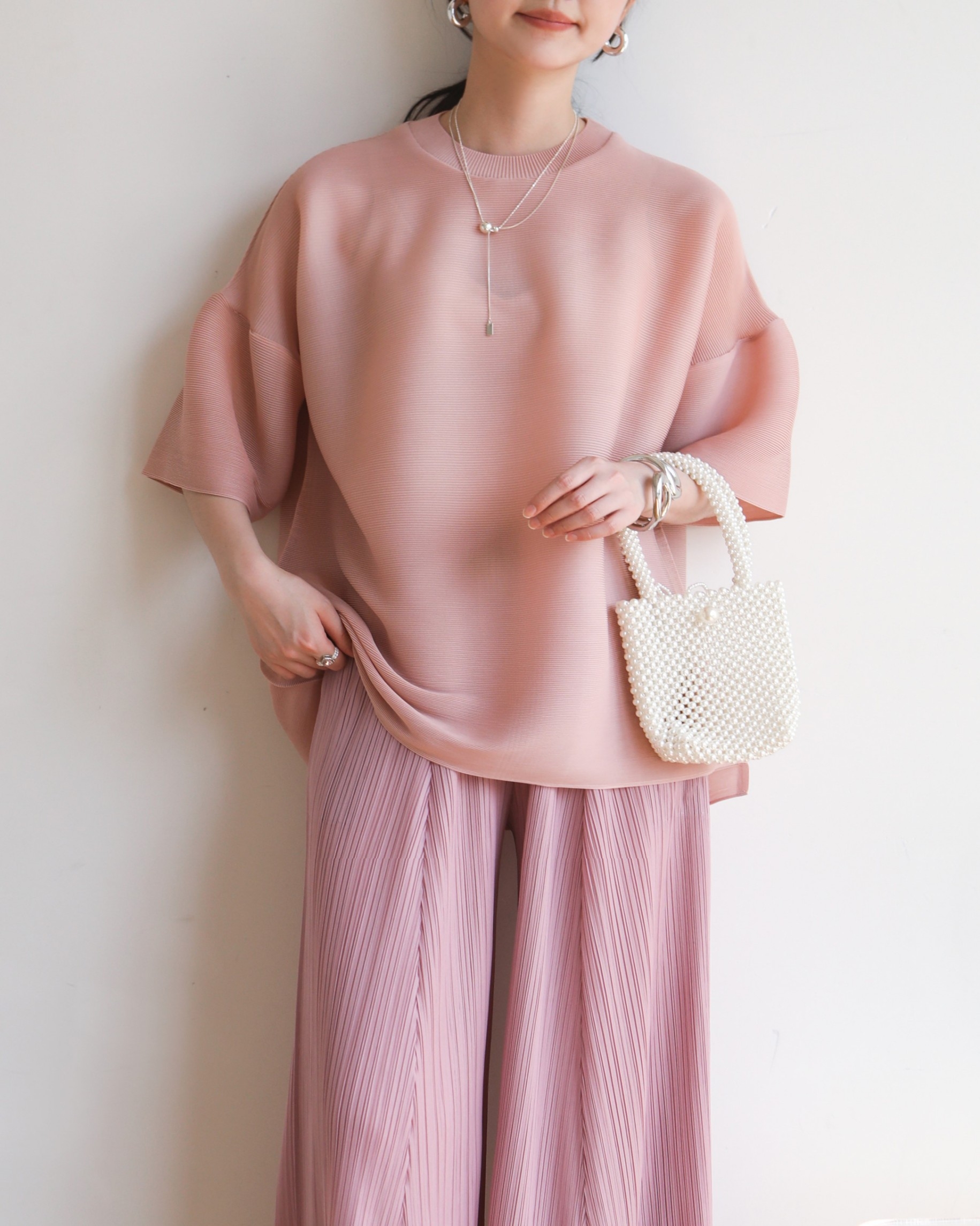 2MUAY รุ่น GJO1003 เสื้อพลีทคุณภาพ BELL SLEEVE PLEATED TOP สีดำ FREE SIZE