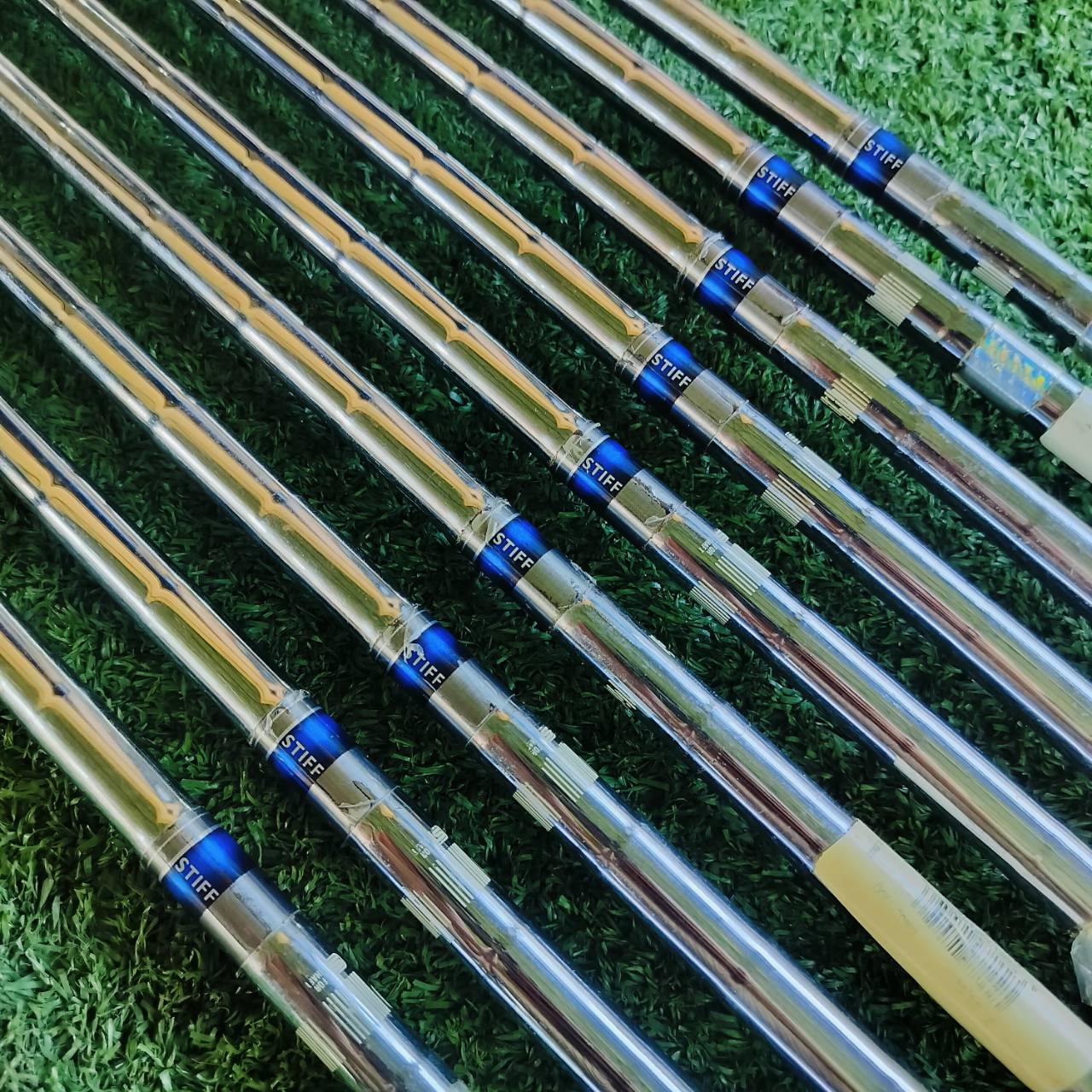 ชุดเหล็ก Callaway X-18 PRO SERIES สภาพสวยเดิม ก้านผ่านแฉกสวยจัด สติ๊กเกอร์อยู่ครบ ทุกเหล็กเลยค่ะ ก้าน NSPRO 950 FLEX S ก้านเบา 95 กรัม ตีแบบสบายๆ แต่แม่นยำมาก เร่งสปีดได้ดีกว่า ไม้กอล์ฟพรีเมี่ยมมือสอง ของแท้ By NakaraLuxurious
