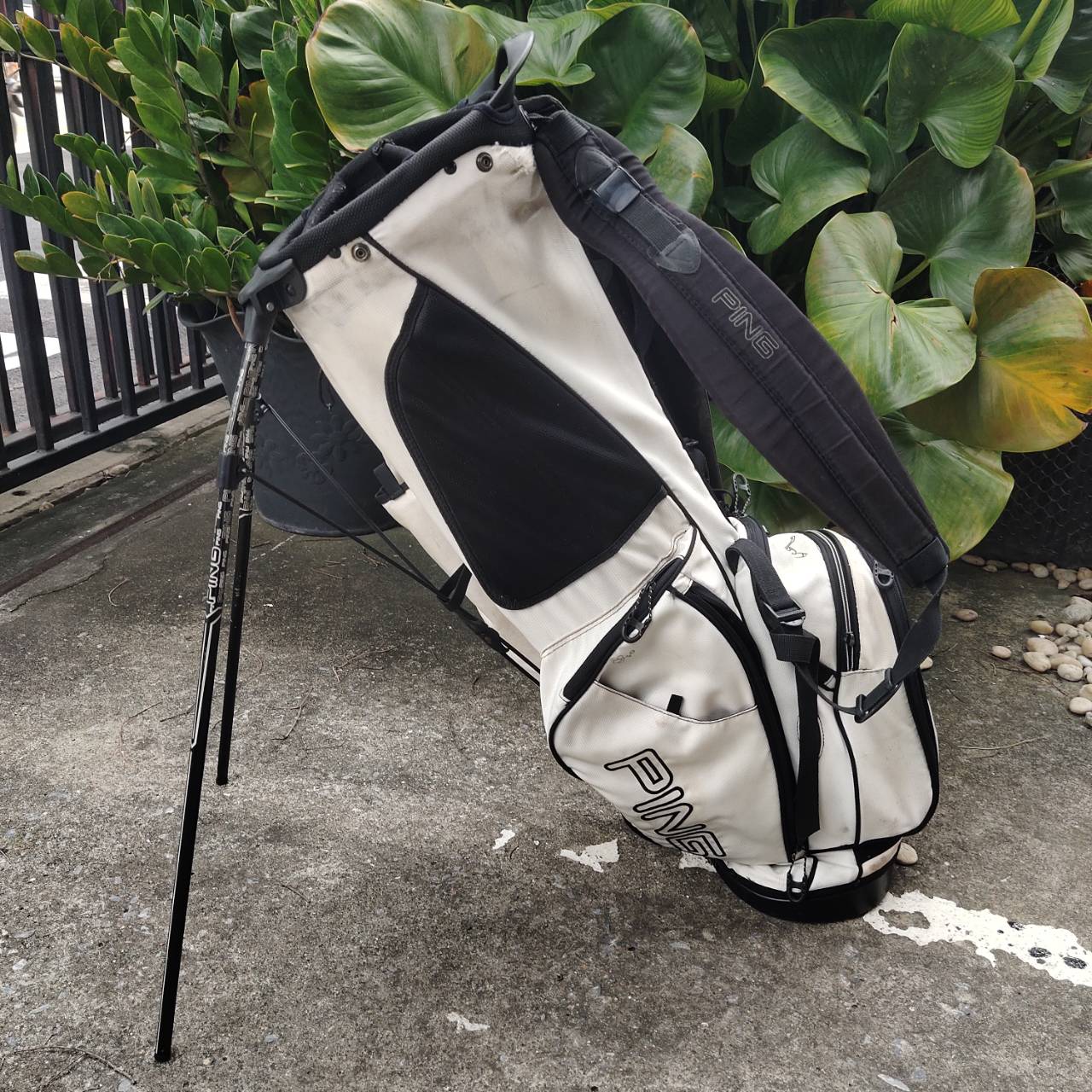 *สภาพไม่ค่อยสวย ถุงกอล์ฟ PING ถุงขาตั้ง ของแท้มือสอง ตามรูป