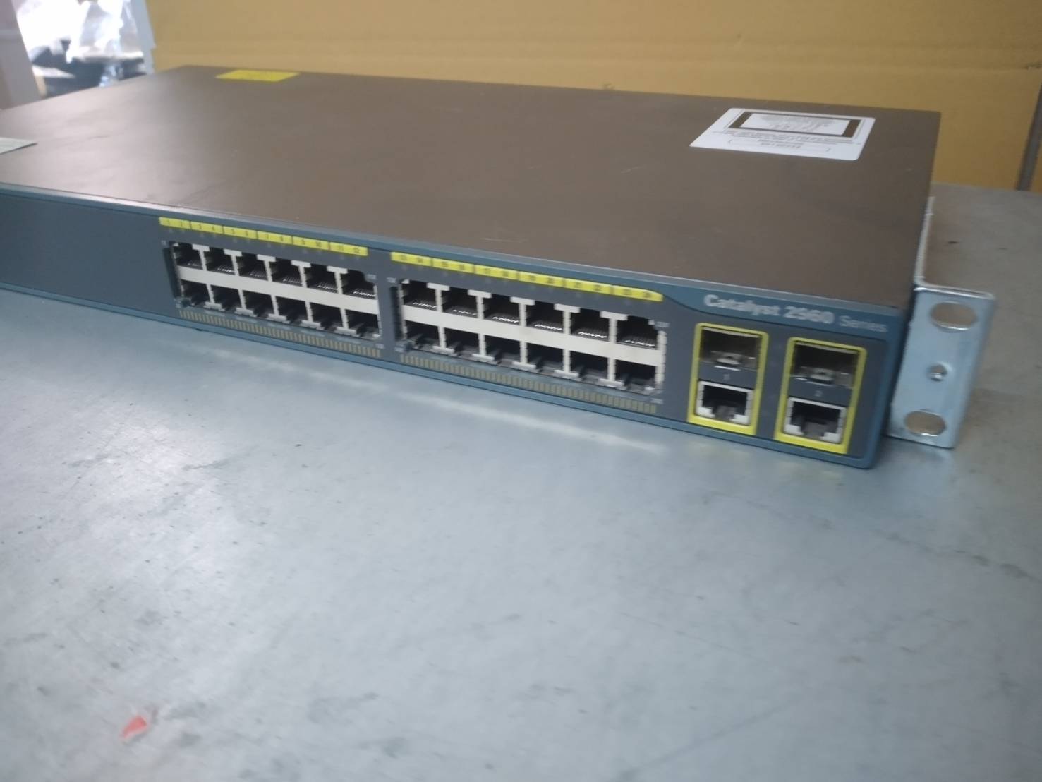 cisco catalyst 2960 WS-C2960-24TC-L