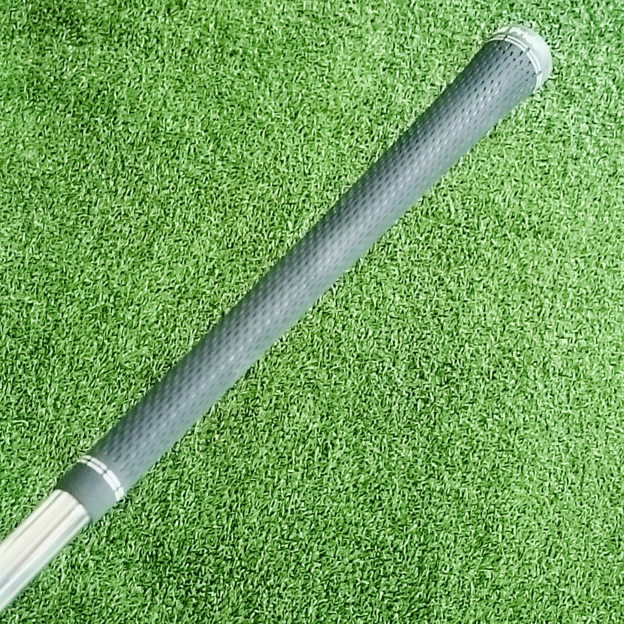 ชุดเหล็ก Titleist T400 โมเดลใหม่สุดใน T-SERIES เหล็กตีไกล และตีง่ายที่สุดของ Titleist ตีโดนแบบง่าย ตีไกลจนงงแน่นอน!!! ไม้กอล์ฟพรีเมี่ยมมือสอง By NakaraLuxurious