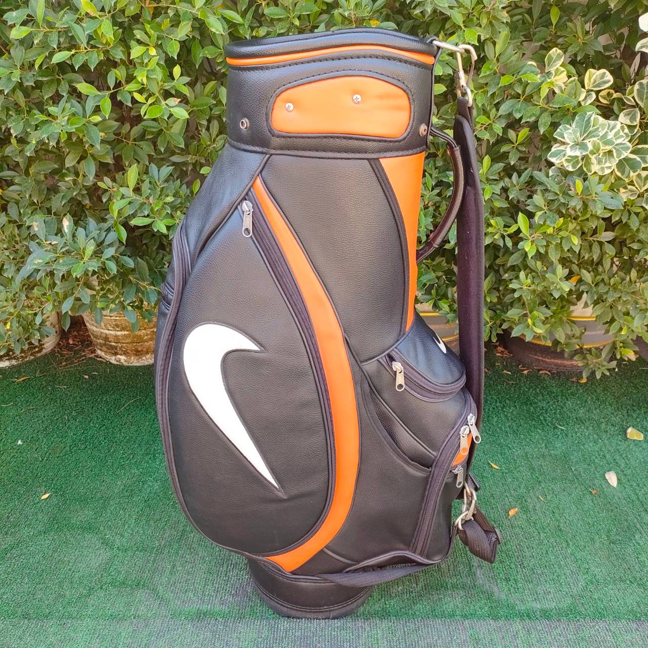 ถุงกอล์ฟ NIKE มือสอง ถุงกอล์ฟใหญ่ ถุง TOUR สภาพหนังสวยๆ พร้อมใช้ *มี เเป๊ก COVER หลุด 1 จุด * ถุงเบากันน้ำ ซิปดีทุกจุด ไม้กอล์ฟมือสอง ของแท้ BY NakaraLuxurious