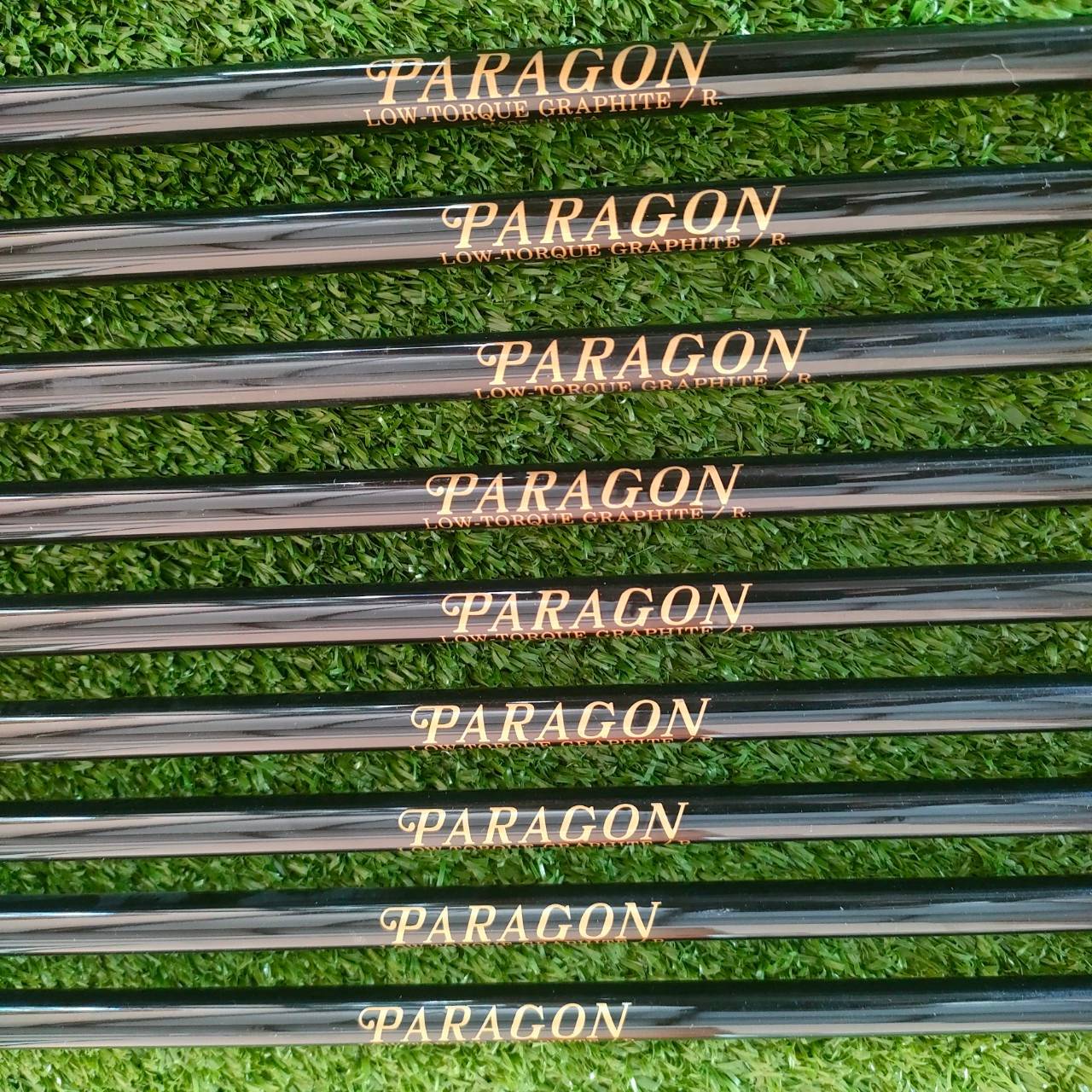 ชุดเหล็ก COSMAX POWER SOLE ของใหม่!! มีเหล็ก 3-9 เเละ PW SW ก้าน PARAGON FLEX R ออกแบบได้ลงตัว ออฟเซ็ตกำลังดี!! หลัง CAVITY ลึก เป็นเหล็กที่ตีง่ายมาก!! ไม้กอล์ฟมือสอง ของแท้ BY NakaraLuxurious