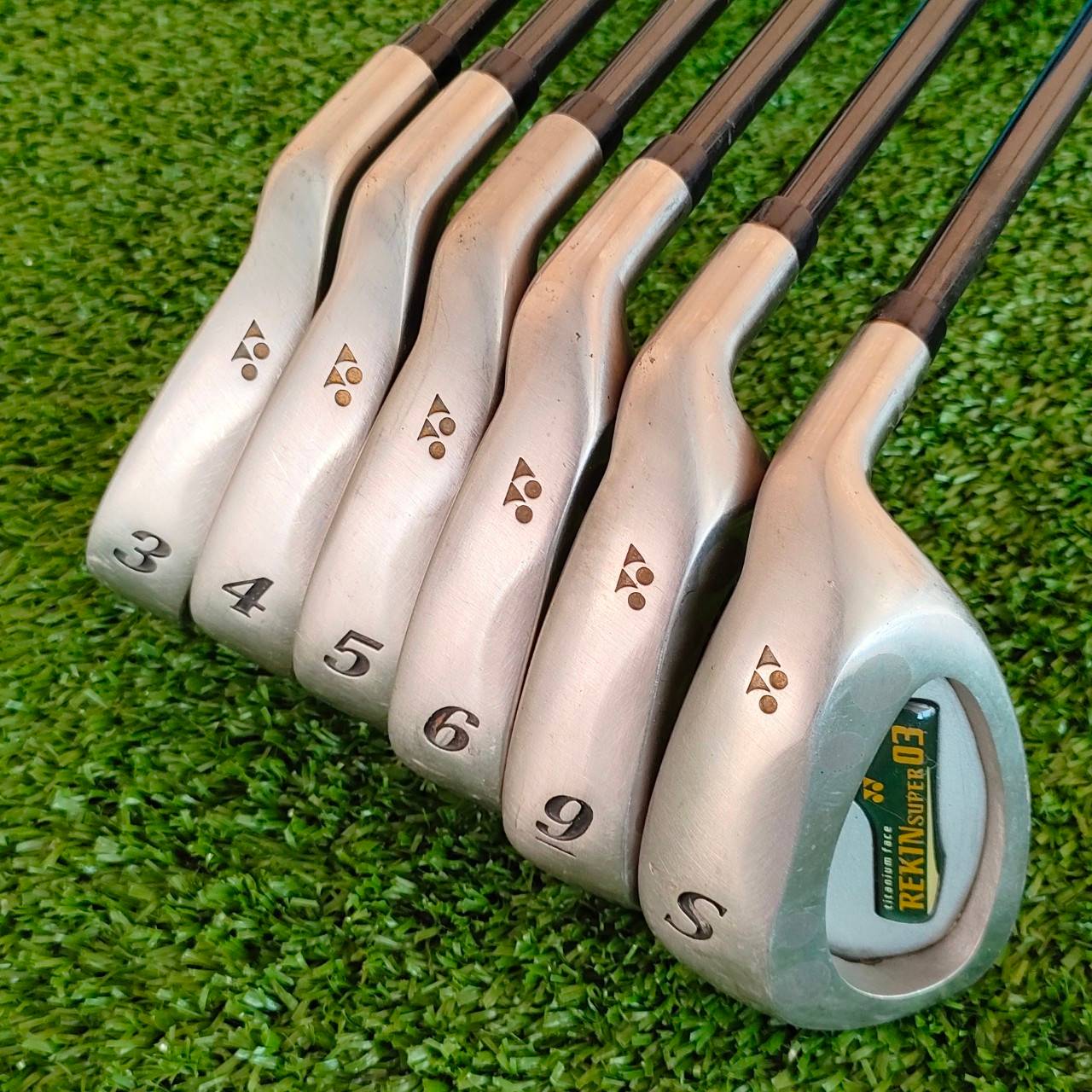 ชุดเหล็ก YONEX REKIN SUPER 03 มีเหล็ก 3,4,5,6,9 เเละ SW ** ขาดเหล็ก 7 กับ เหล็ก 8 เเละ PW ** ก้าน YONEX HGS 4000