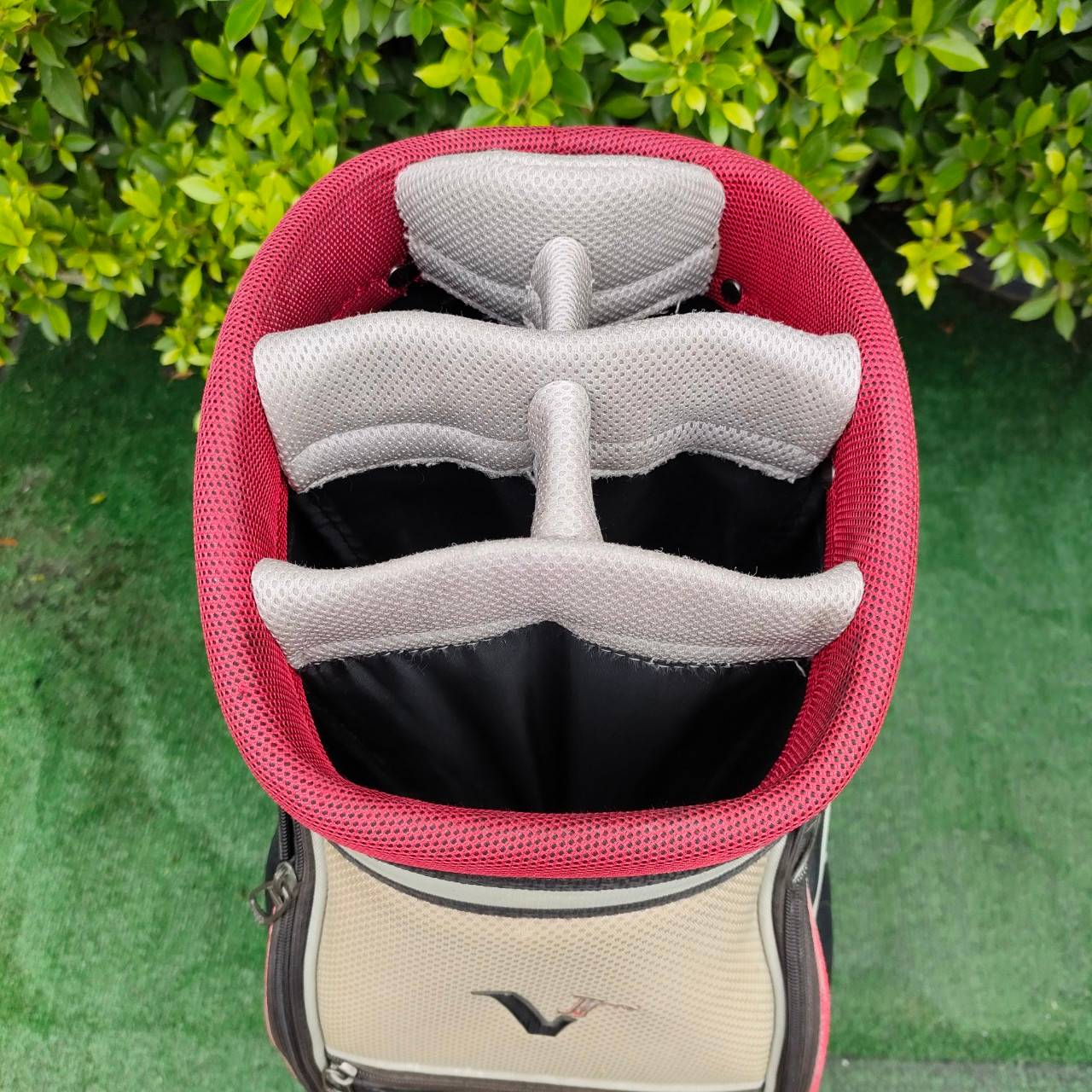 ถุงกอล์ฟ NIKE GOLF น้ำหนักเบา ช่องใส่ของเยอะ มือสอง ของแท้ BY NakaraLuxurious
