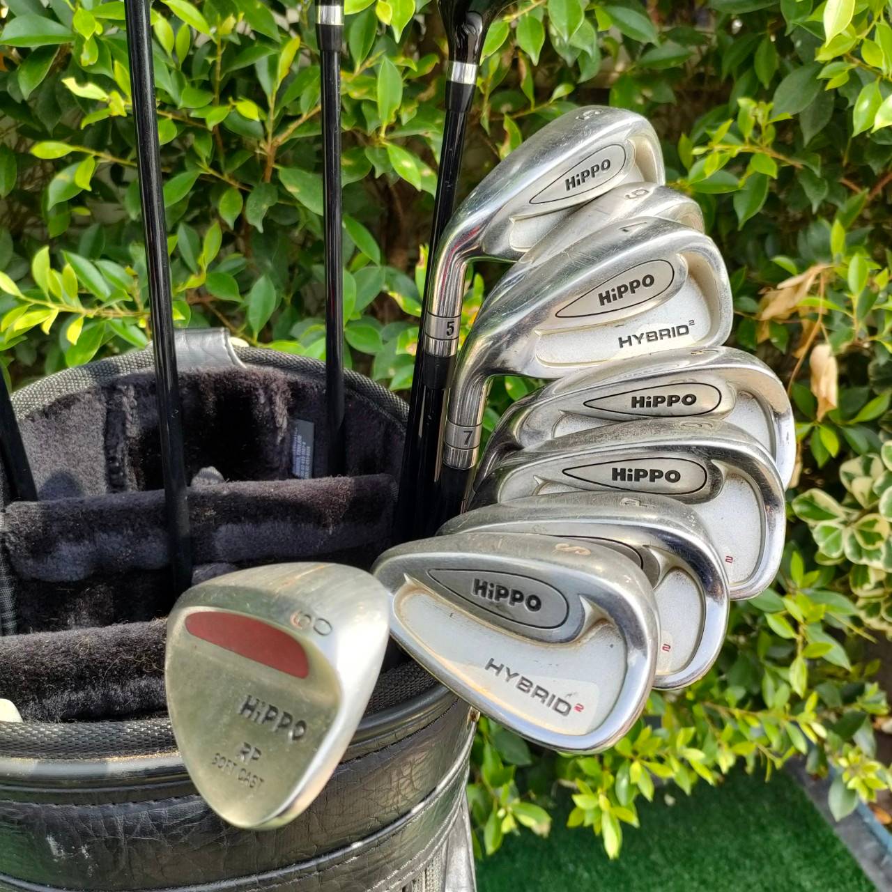 ** ไม้กอล์ฟครบชุดสำหรับท่านที่ถนัดซ้าย ** FULLSET HIPPO HYBRID ทั้งชุดประกอบด้วย หัวไม้ 1 3 เเละ hybrid 3,4 ชุดเหล็ก 5-9 เเละ PW SW WEDGE องศา 60 PUTTER พร้อมถุงกอล์ฟ เป็นไม้กอล์ฟที่ครบครัน พร้อมออกรอบได้เลย สำหรับท่านที่ถนัดซ้ายครับ