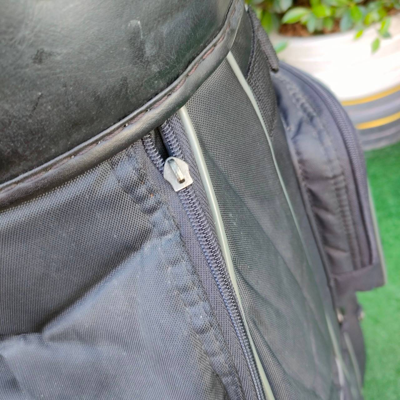 ถุงกอล์ฟ PRO KENNEX มือสอง ** ถุงกอล์ฟมีตำหนิ ตรงชิฟ เเต่รูดใช้งานได้ปกติ **