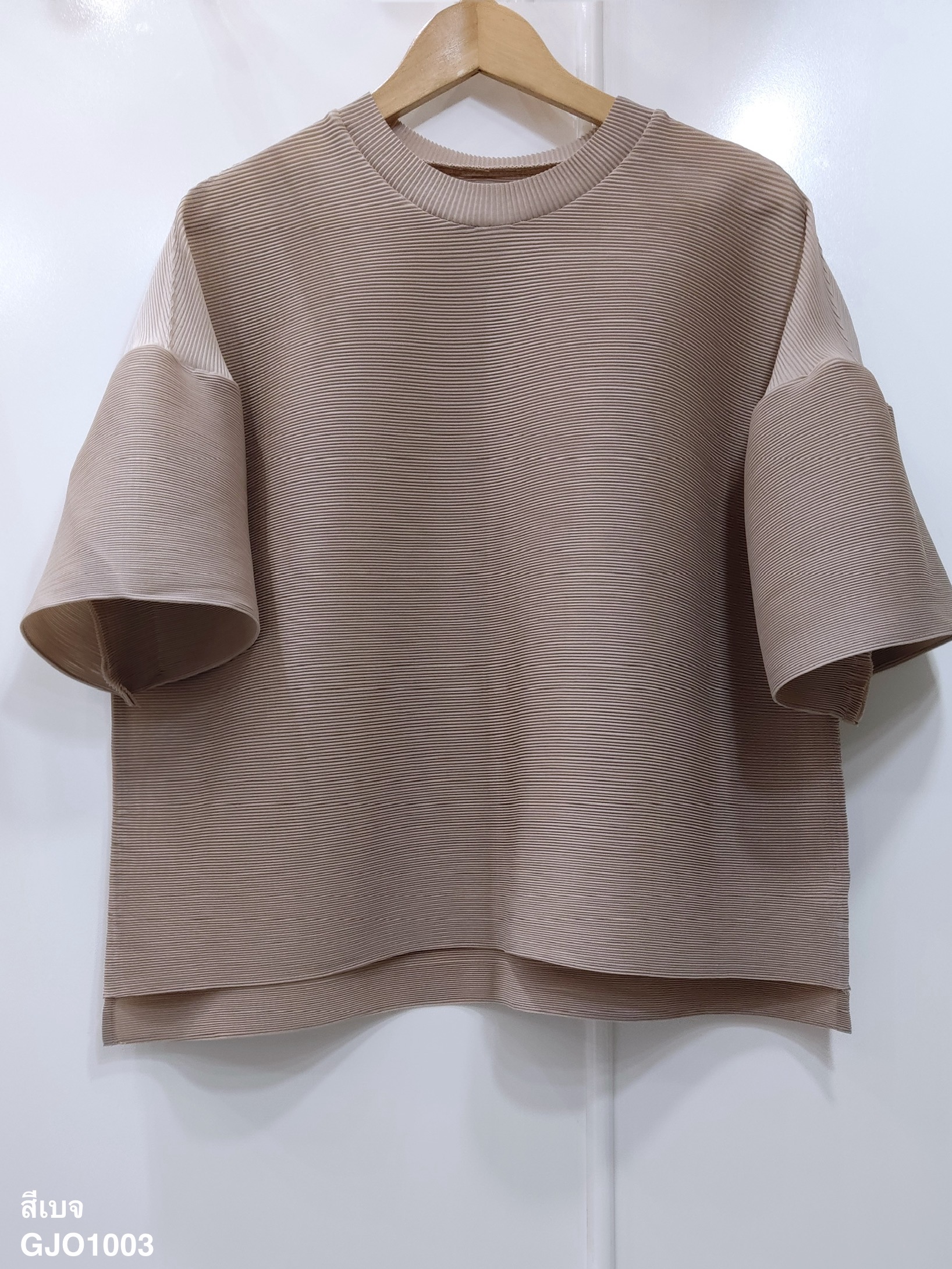 2MUAY รุ่น GJO1003 เสื้อพลีทคุณภาพ BELL SLEEVE PLEATED TOP สีดำ FREE SIZE