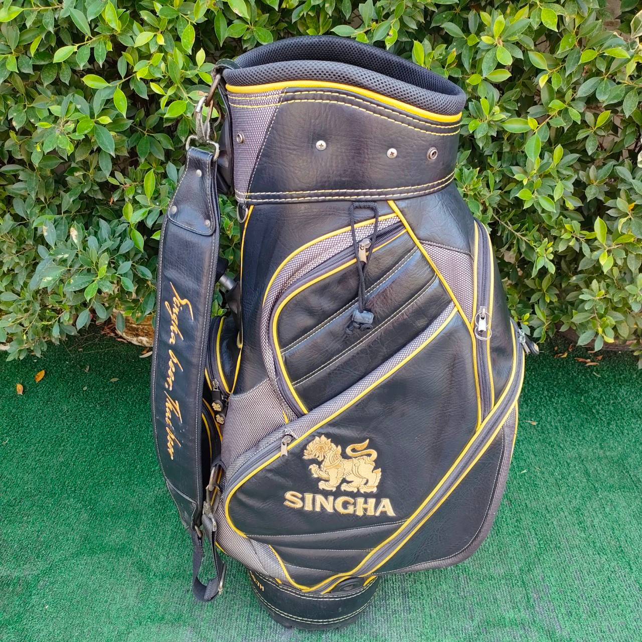 ถุงกอล์ฟ SINGHA มือสอง *ตำหนิ ที่ COVER เเละ ตัวดึงชิฟ * ซิปใช้งานได้ดีมาก ถุง TOUR ใบใหญ่ ไม้กอล์ฟมือสอง ของแท้ BY NakaraLuxurious