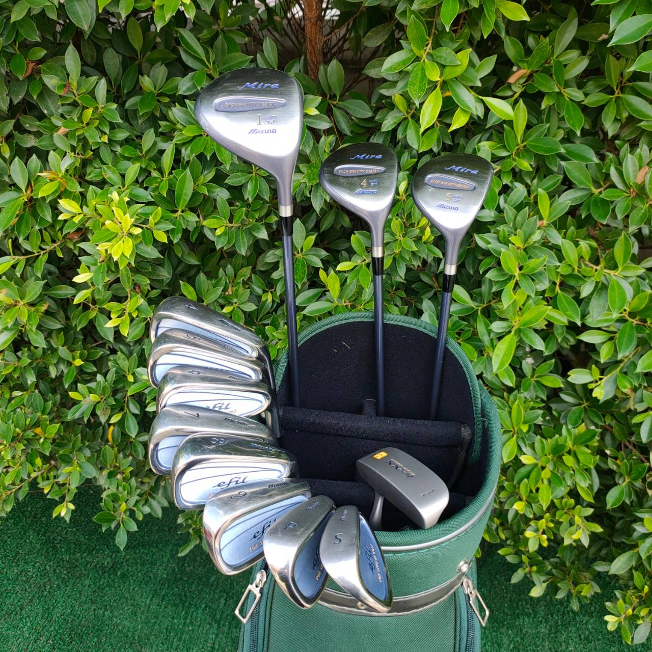 **ไม้กอล์ฟสำหรับผู้หญิง** FULLSET MIZUNO LADY MADE IN JAPAN ทั้งชุดประกอบด้วย ชุดหัวไม้มี Driver หัวไม้ 4 และ 5 ชุดผู้หญิง ถ้าตีด้วยหัวไม้ 4 องศาจะเปิดกว่า ตีง่ายกว่า 3 ถือว่าครบครันดีมากครับ ไม้กอล์ฟมือสอง ของแท้ BY NakaraLuxurious