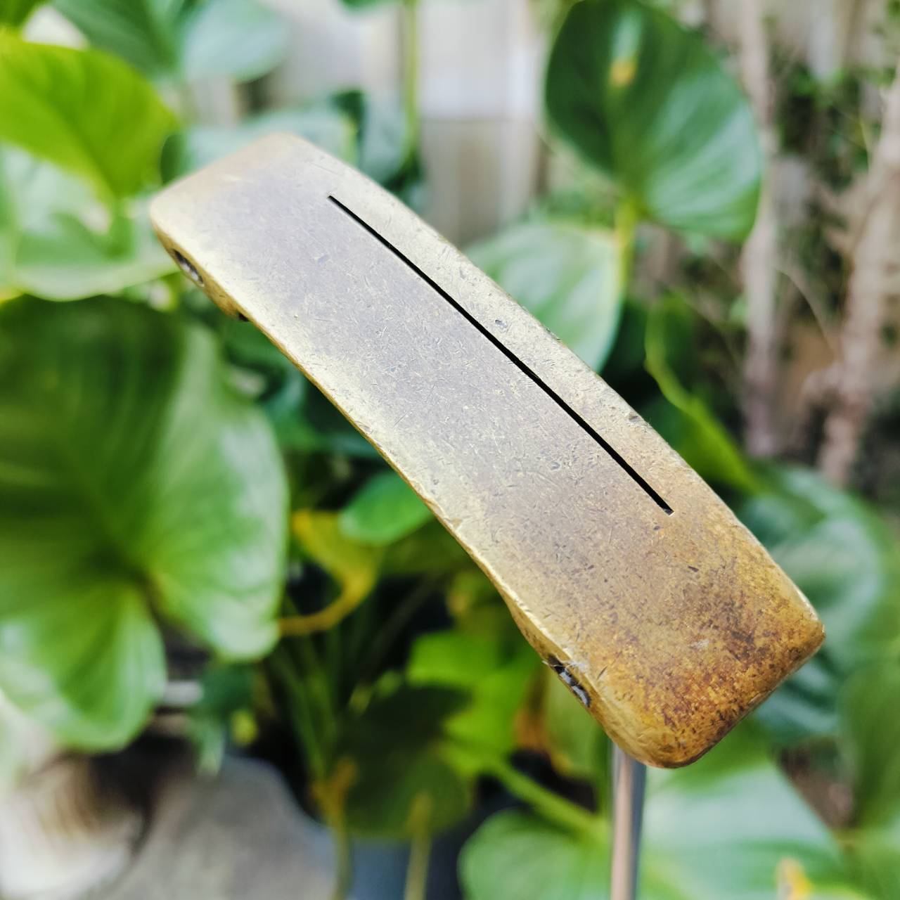 PUTTER TRIDENT วัสดุทองเหลือง ความยาว 35 นิ้ว ใส่กริพ WINN ฟีลลิ่งดีกว่าวัสดุทั่วไปมาก พัตต์นิ่ง และวางระยะได้ดีกว่ามาก ขัดแล้วสวยเลยค่ะ ไม้กอล์ฟพรีเมี่ยมมือสอง ของแท้ By NakaraLuxurious