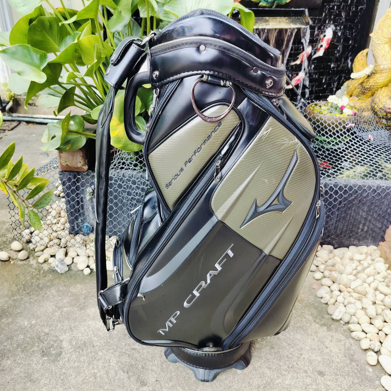 *มีรอยบางจุดตามรูป* ถุงกอล์ฟ MIZUNO CRAFT สวยดุดัน สไตล์ซีเรียสกอล์ฟเฟอร์ มือสอง โดยรวมสภาพสวยเดิมๆ ใช้งานได้ดี