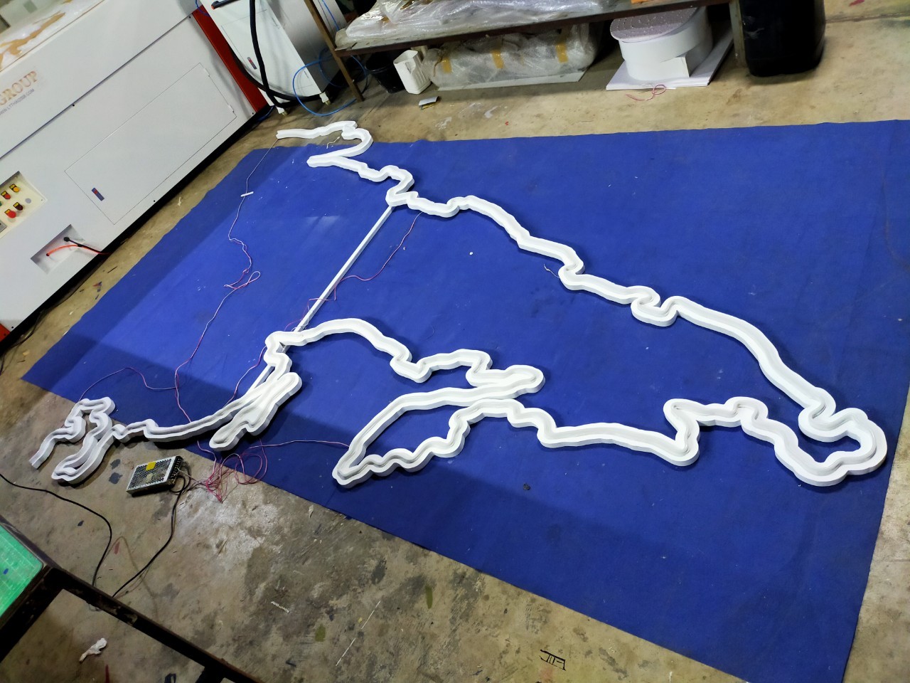 ไฟนีออน เฟค