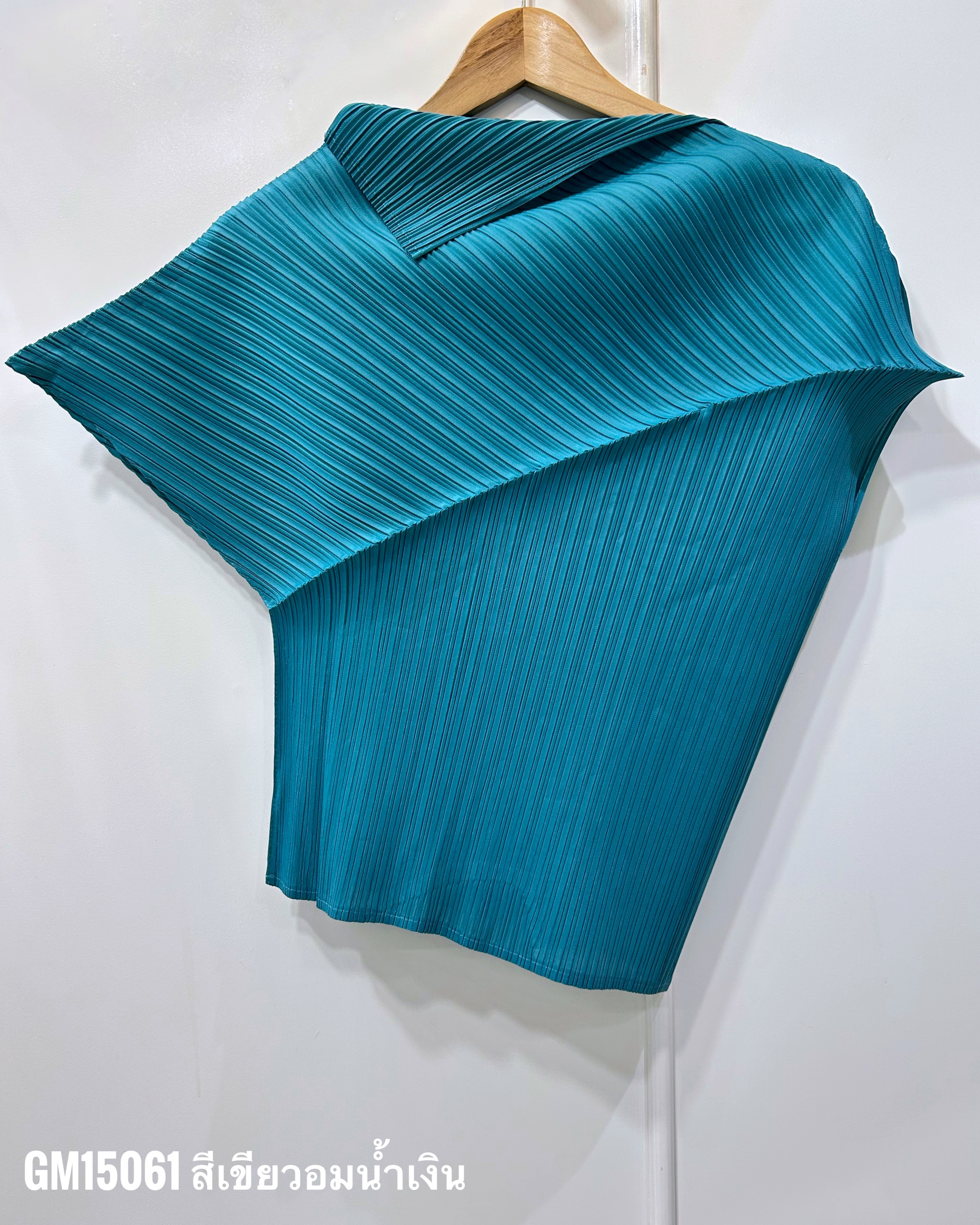อกถึง 40 นิ้ว 2MUAY รุ่น GM15061 เสื้ออัดพลีท FOLD NECK ASYMMETRIC PLEATED TOP 12สี FREE SIZE