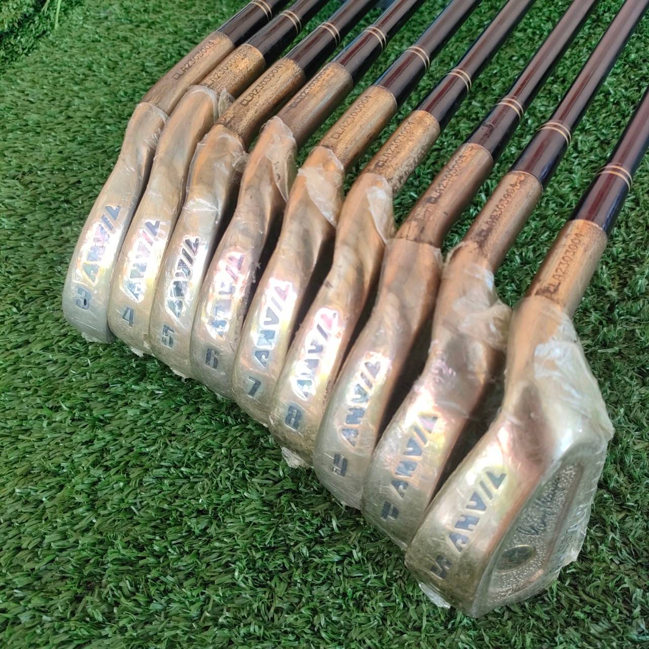 ชุดเหล็ก GARY PLAYER ANVIL CLASSIC ของใหม่!!! มีเหล็ก 3-9 เเละ PW SW ก้าน ANVIL HMG 45 FLEX C ก้านค่อนข้างอ่อน ตีสบายๆ!! ไม้กอล์ฟมือหนึ่ง ของแท้ BY NakaraLuxurious