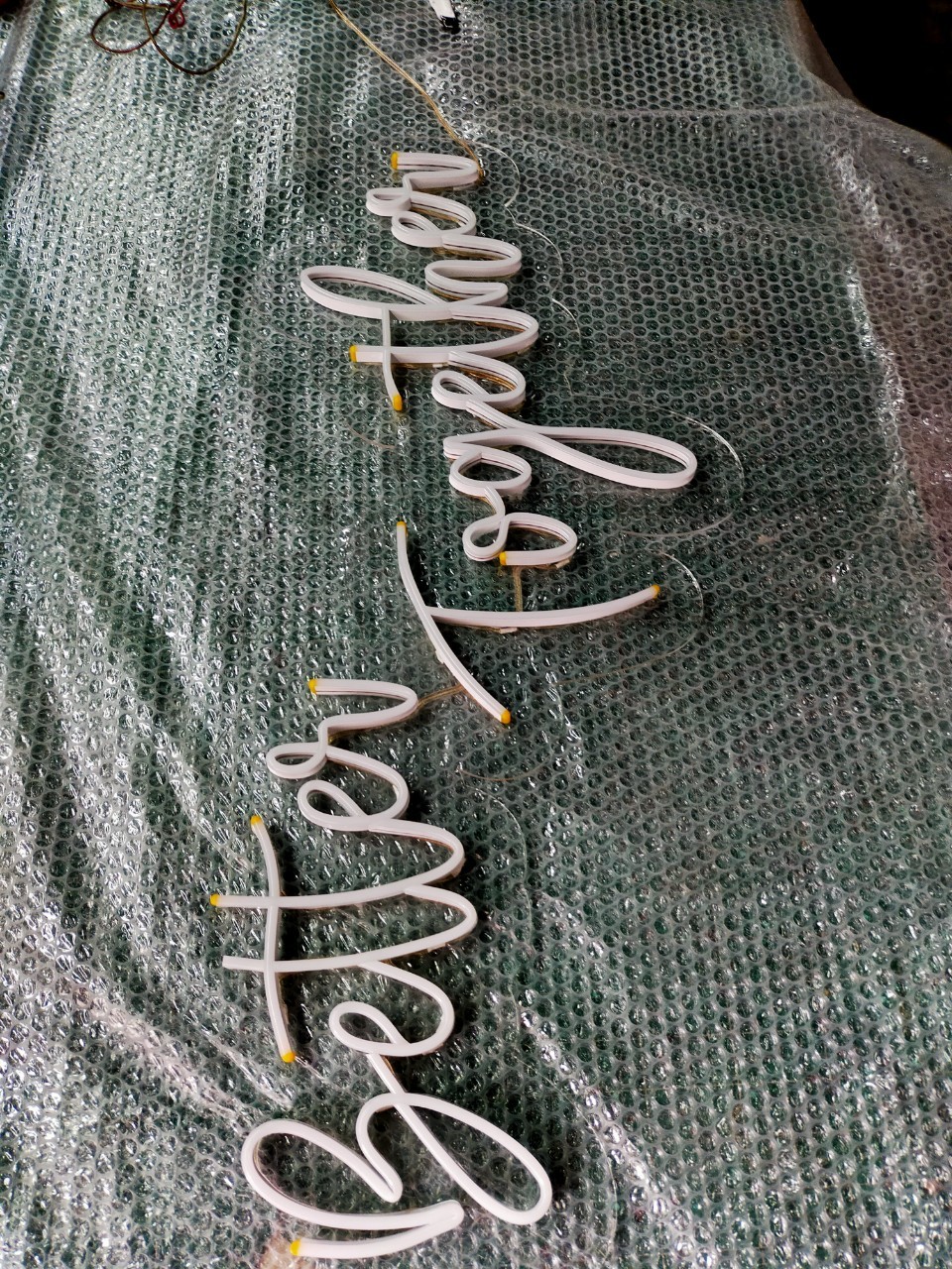 ไฟนีออน เฟค