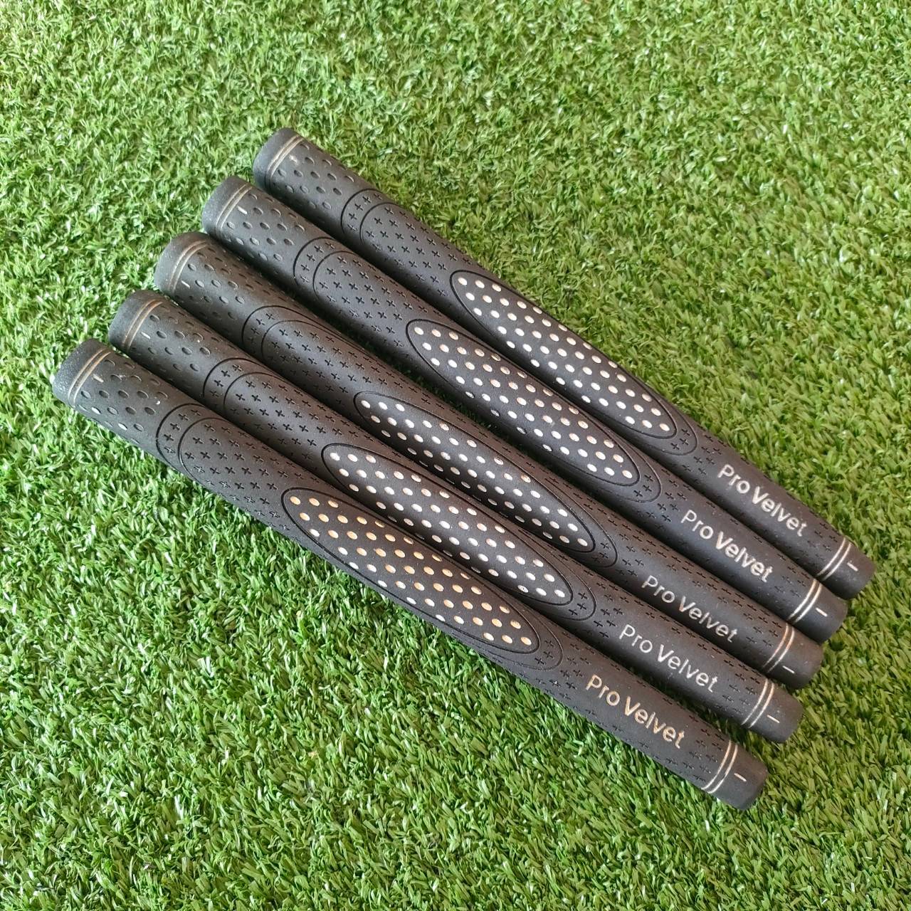 GRIP PUTTER PRO VELVET ของใหม่!! เหนียว นุ่ม หนึบ ออกแบบลวดลายให้เข้ากับ วงสวิง ไม่หลุดมือ!! มือหนึ่ง ของแท้ BY NakaraLuxurious