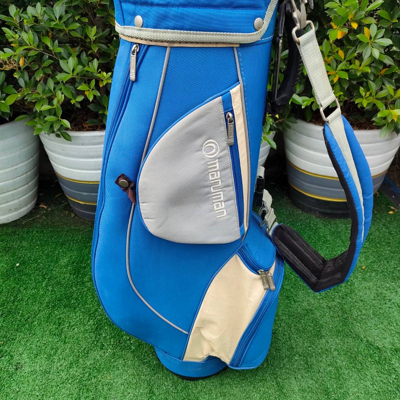 ไม้กอล์ฟครบชุด WILSON มีหัวไม้ครบ 1 , 3 HYBRID ชุดเหล็ก 5 - 9 พร้อม PW PUTTER WILSON ถุงกอล์ฟสวย ช่องเยอะ พร้อมออกรอบได้เลยครับ