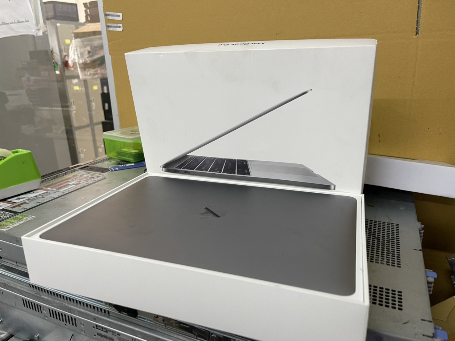 MacBook Pro (13-inch 2017 Two Thunderbolt 3 ports)